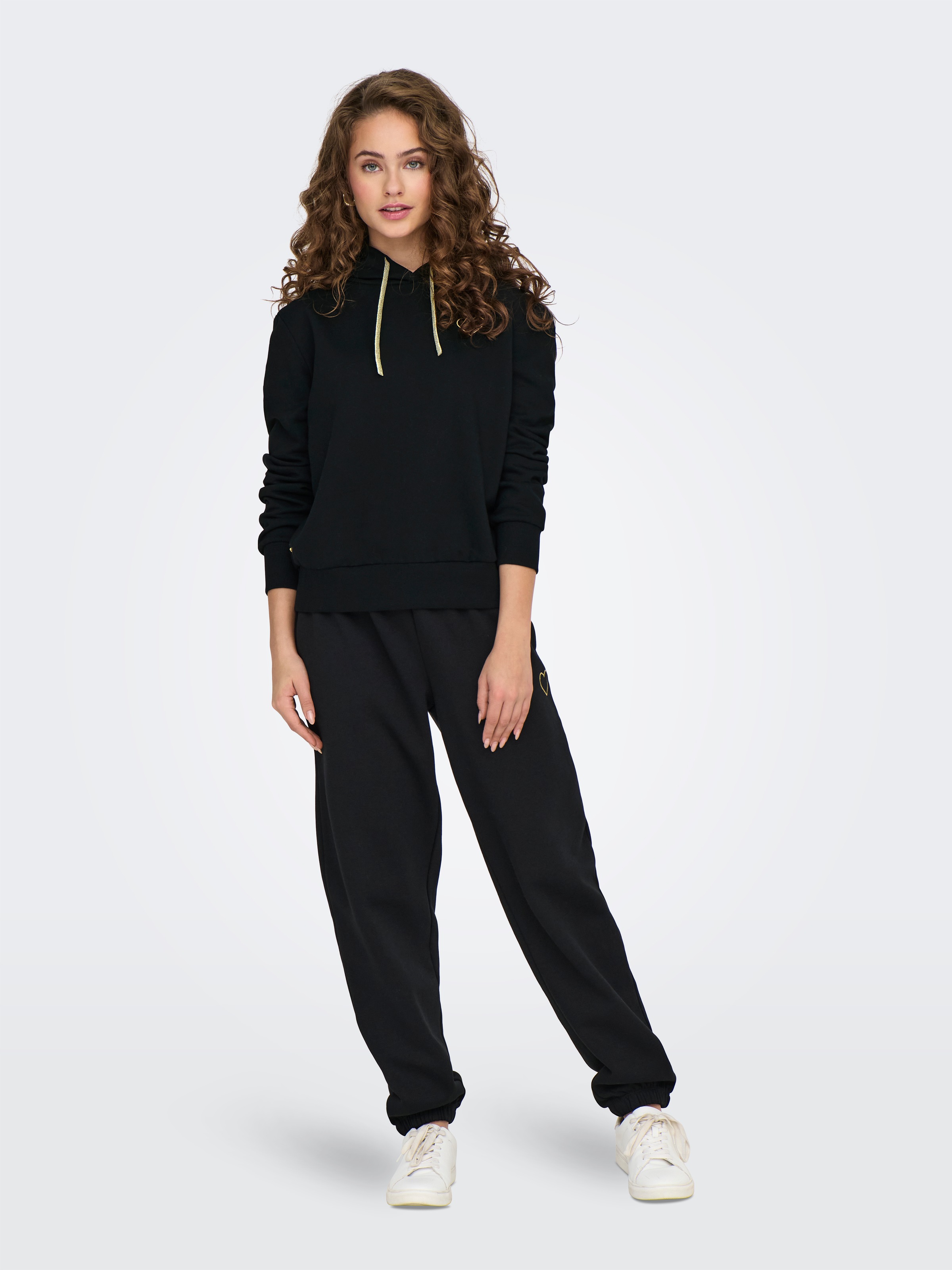 ONLY Kapuzensweatshirt »ONLNOLI L/S HEART HOOD SWT NOOS«, Baumwollmischung, regular fit
