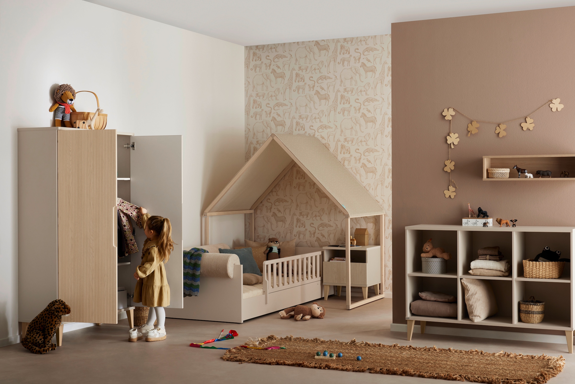 PAIDI Kleiderschrank »JONTE in Beige & Eichefarben mit gerillten Türen, verschiedene Größen« B/H/T ca. 95-141/164-207/40-56cm, mit 2 oder 3 Türen + Tiny-Variante,  stabiler Drehtürenschrank mit Massivholz-Füßen, Soft-Close-Funktion