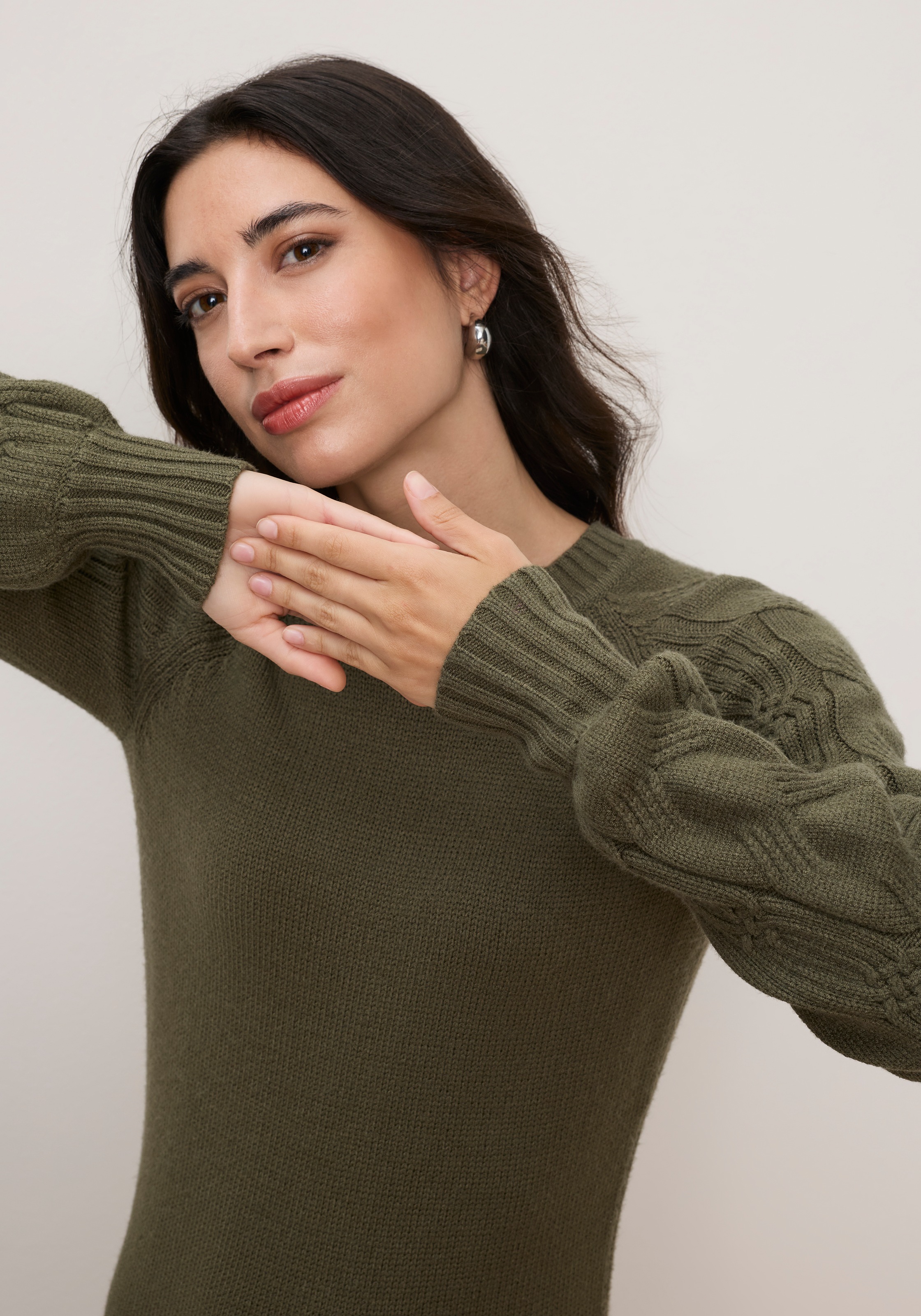 Tamaris Strickkleid »mit Raglanärmeln und Zopfmuster« aus weicher Viskosemischung