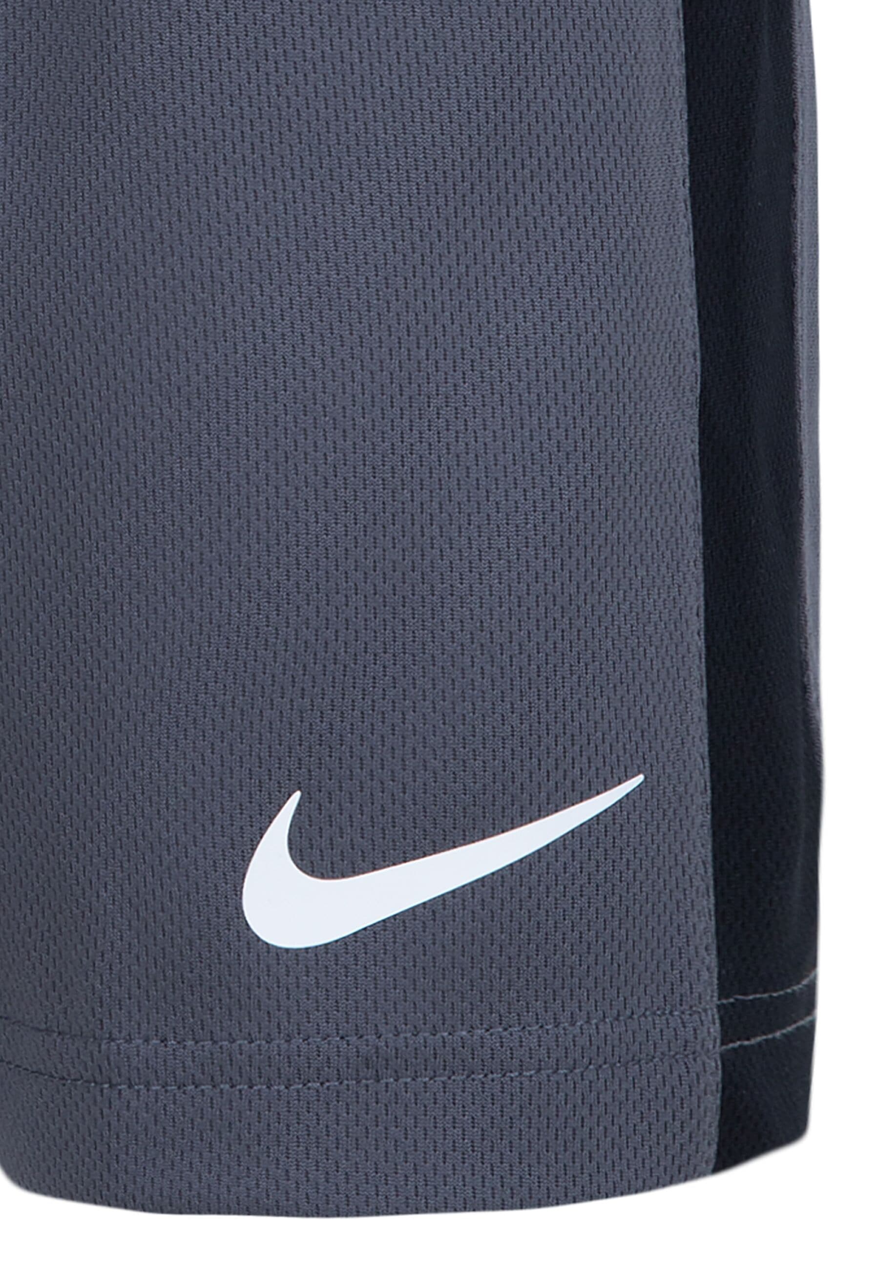 Nike Sportswear Shirt & Shorts