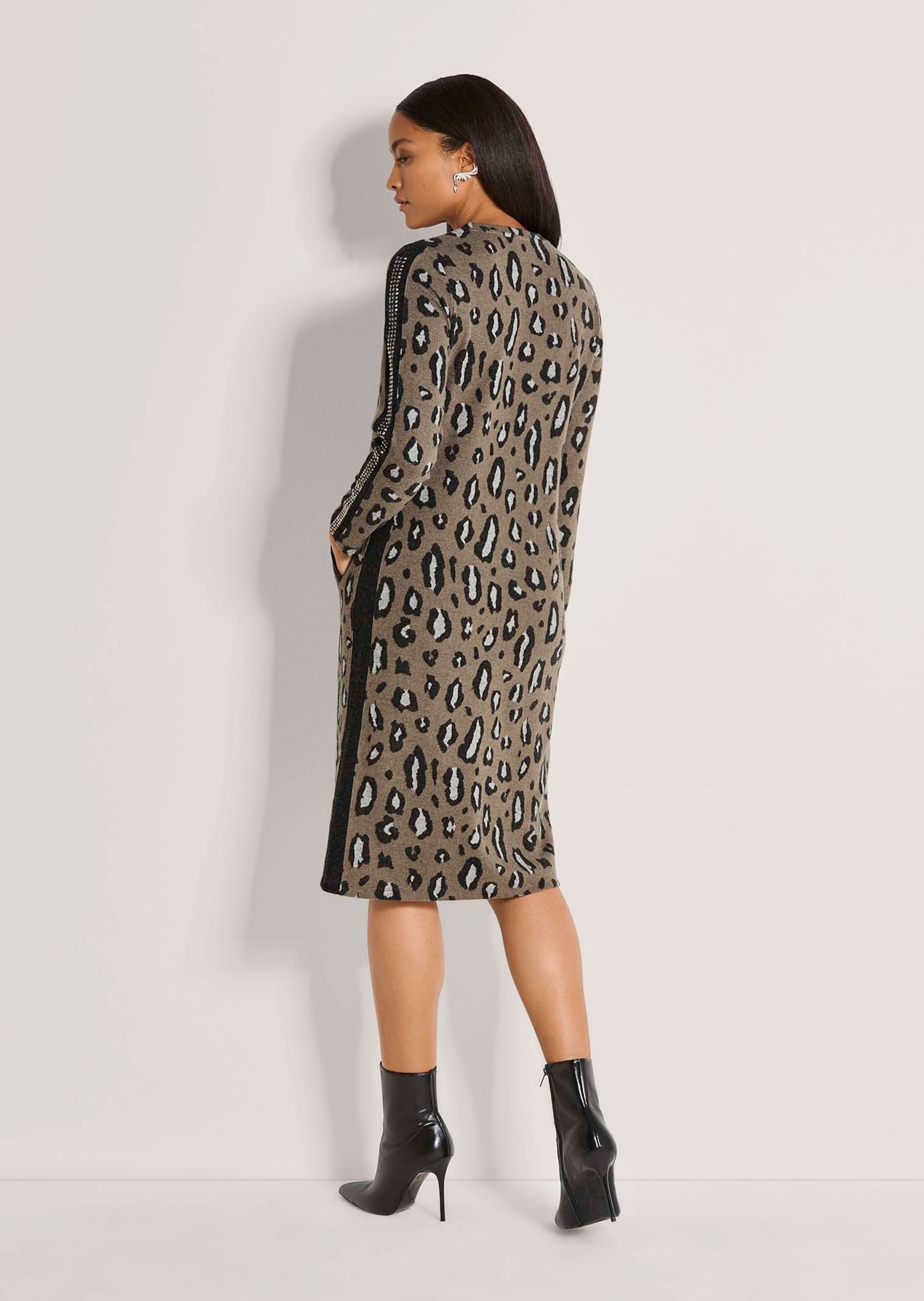 MADELEINE Midikleid »Kleid Jacquardkleid mit Leo-Muster & Strass« Eingrifftasche