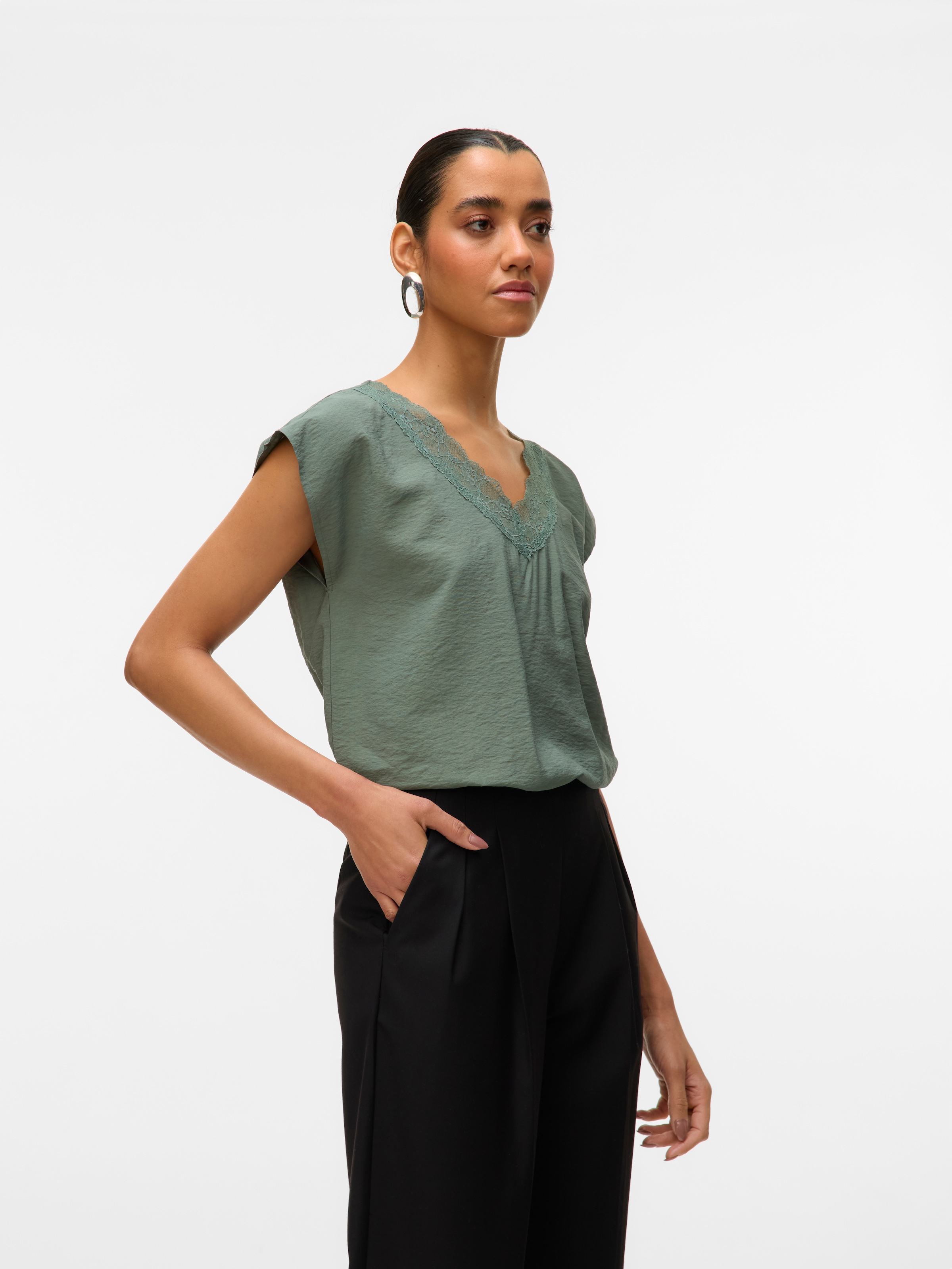 Vero Moda Spitzentop »VMSAFA SL V-NECK LACE TOP WVN GA NOOS«