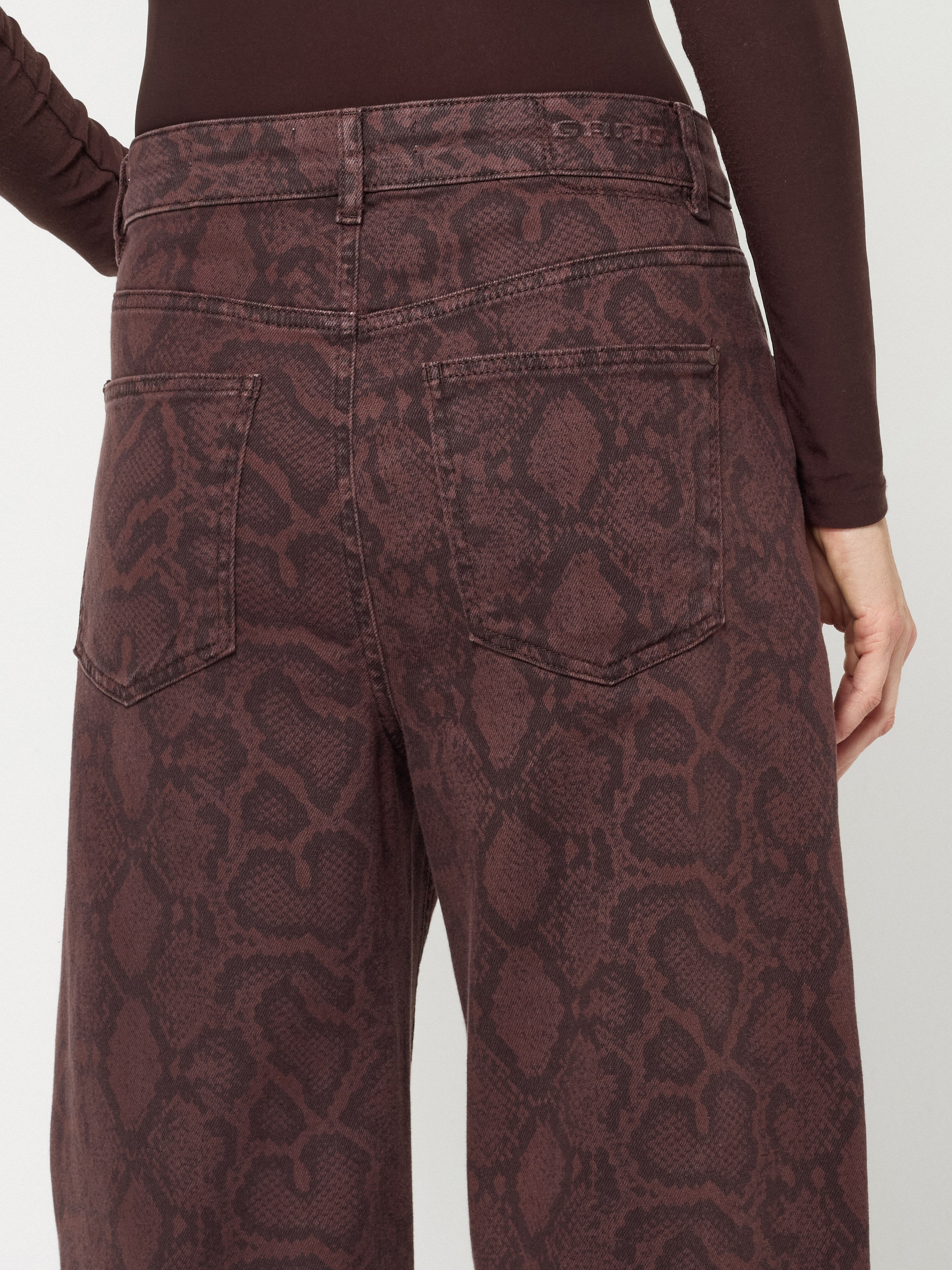 GANG Loose-fit-Jeans »94SARINA« im Barrel Fit mit Knie-Abnähern, Snake Print