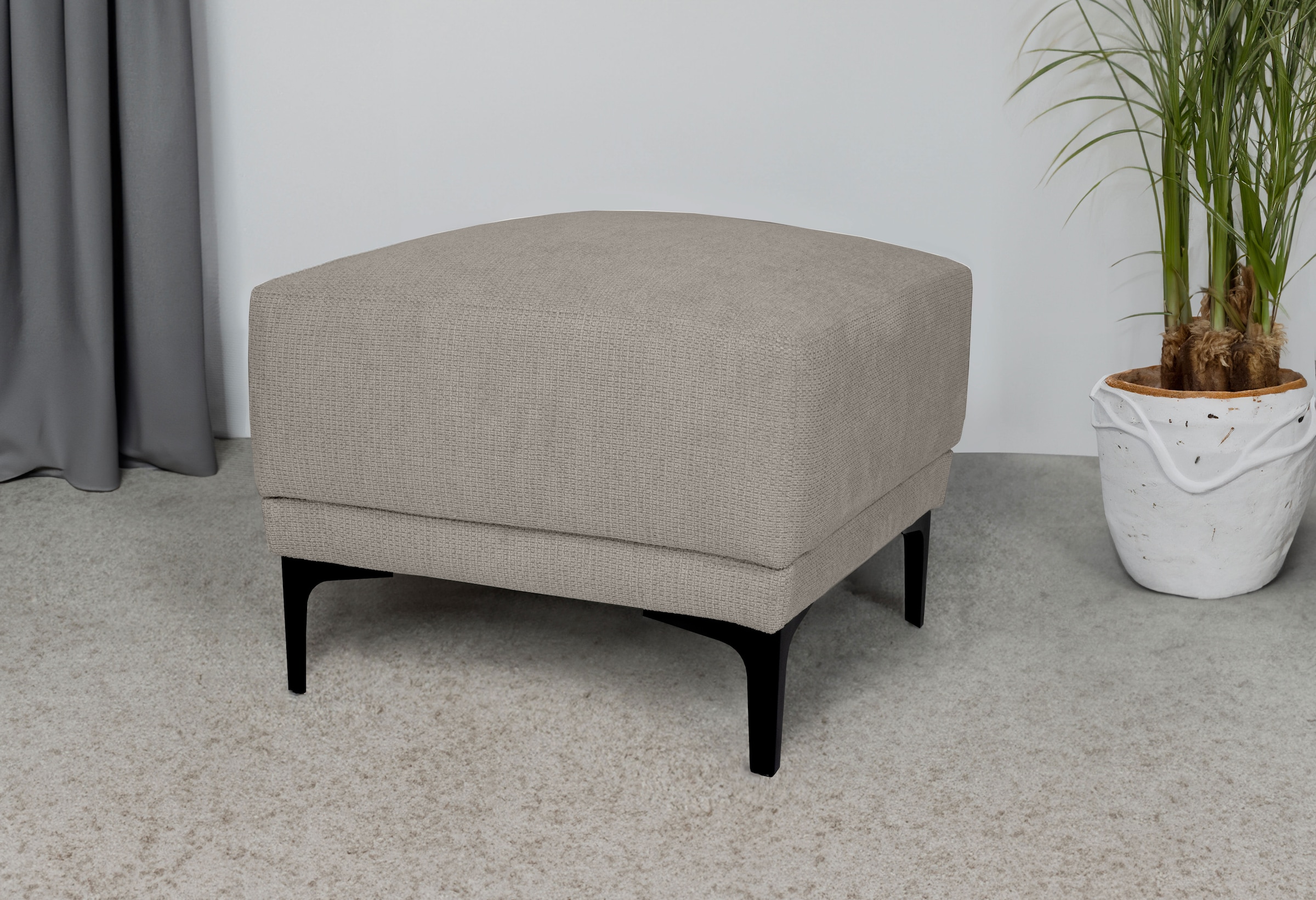 Places of Style Polsterhocker »Xander«, Breite 58 cm, Soft-Touch Chenille, schwarze Metallfüße