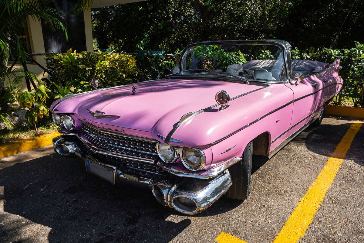 Papermoon Fototapete »Oldtimer pink«