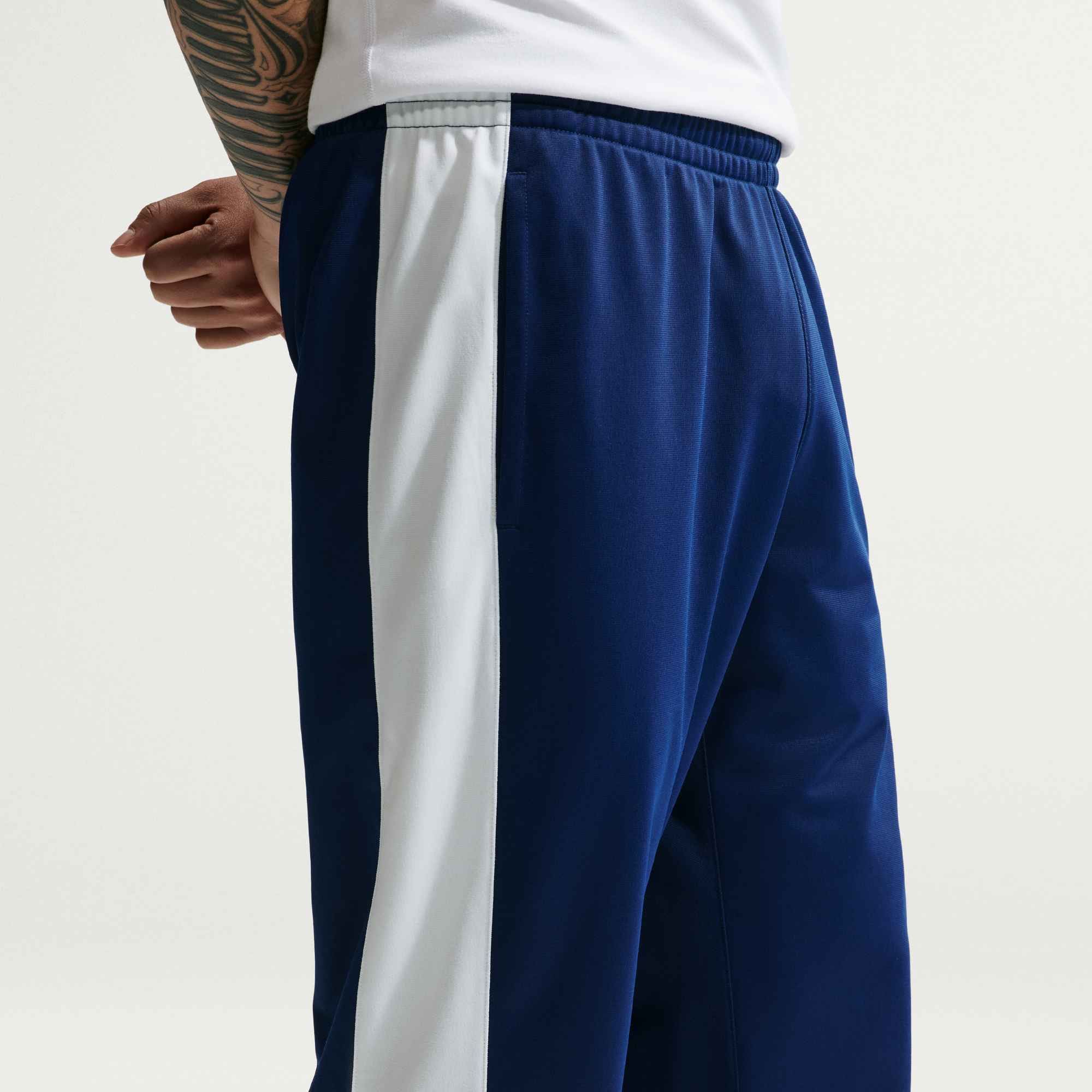 Nike Sportswear Trainingsanzug »Nike Windrunner Men's Poly-Knit Tracksuit« zweiteiliges Outfit, aus Poly-Knit-Material, auch in großen Größen