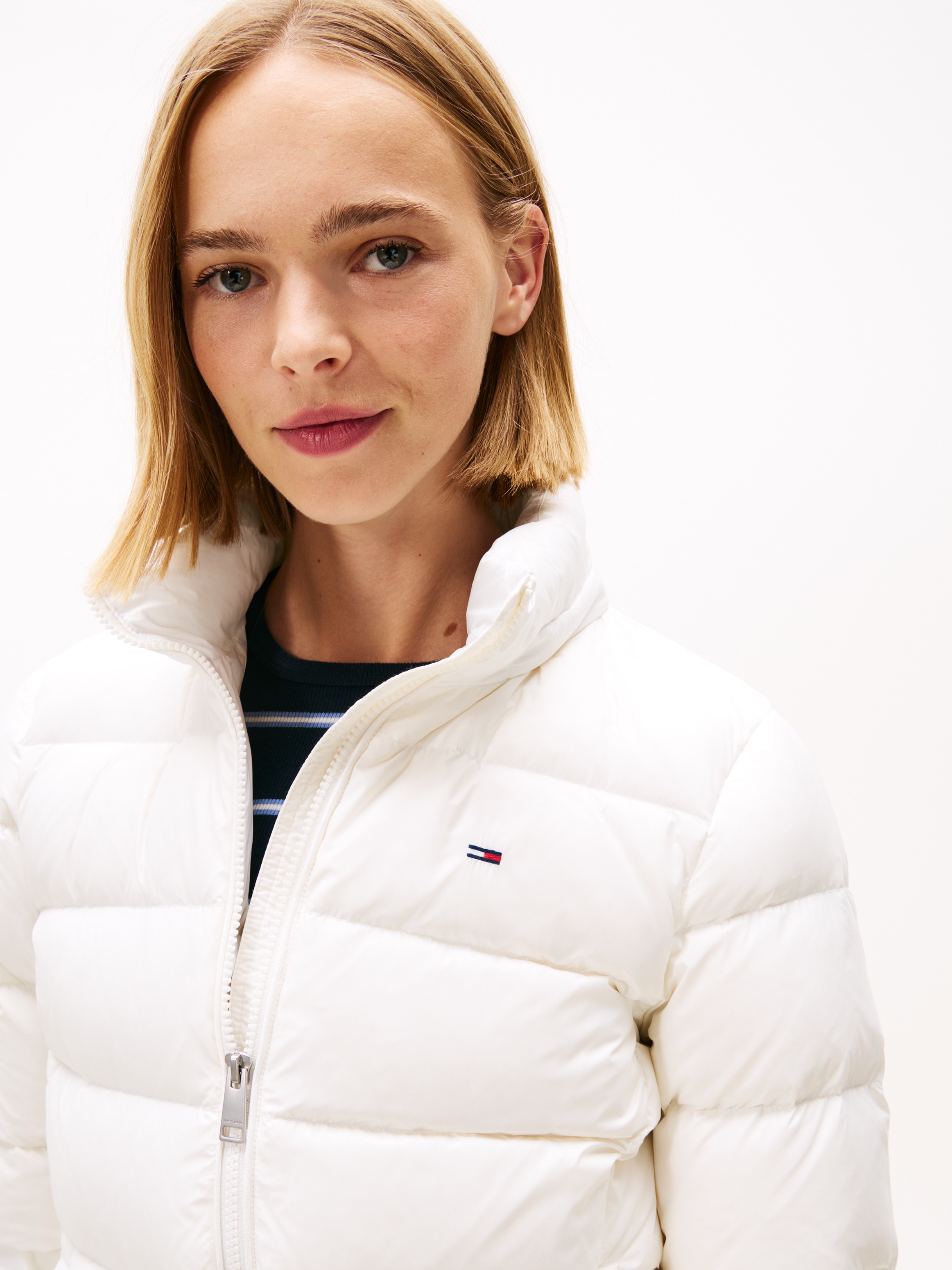 Tommy Jeans Steppjacke »TJW BASIC HOODED DOWN JACKET EXT«, mit Kapuze, mit Logostickerei