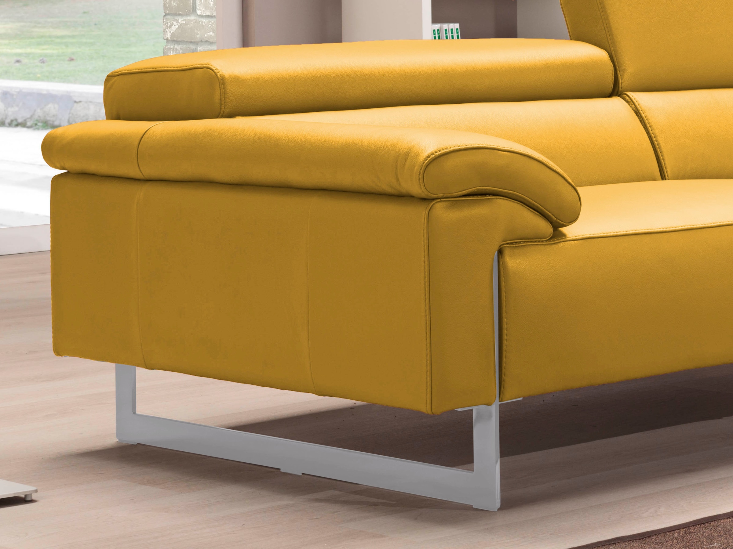 Egoitaliano 2,5-Sitzer »Malika, Designsofa mit hohem Sitzkomfort, edel und bequem«, inkl. Kopfteilverstellung und chromfarbenen Metallfüßen