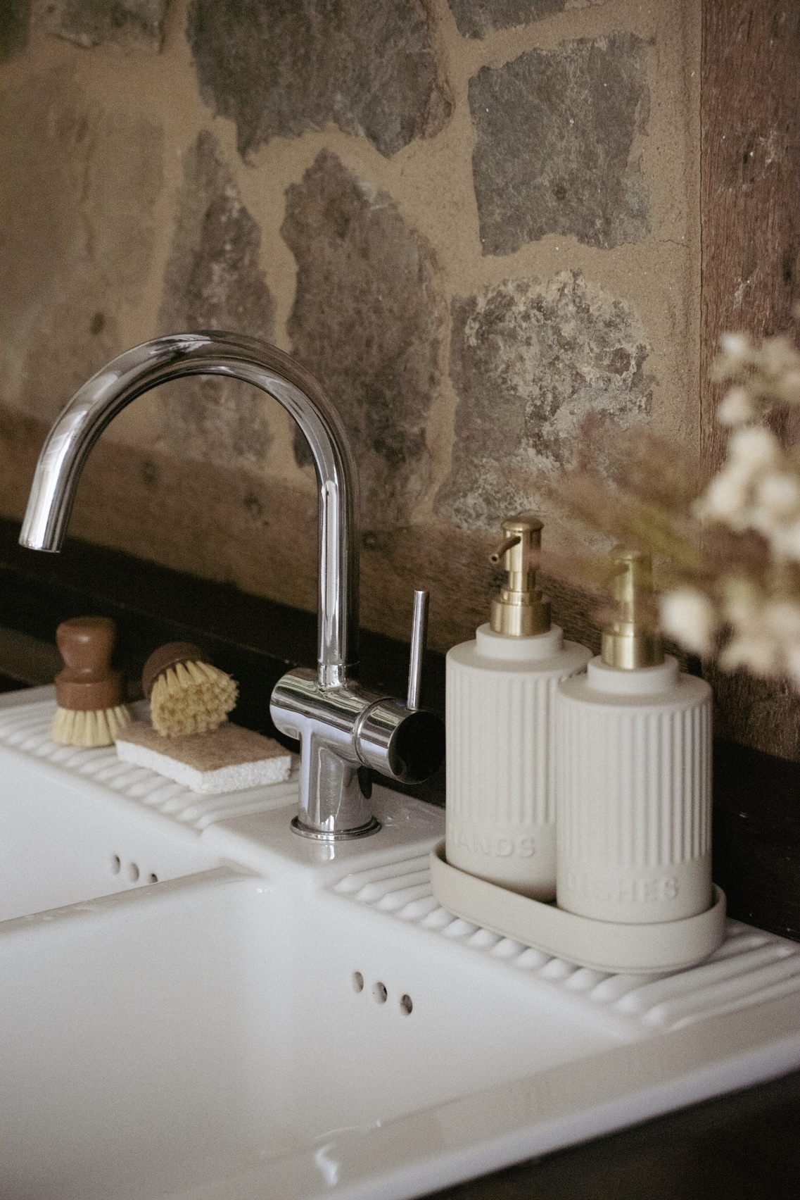 WENKO Seifenspender »Modell Heidi« mit Tablett, Soft-Touch-Oberfläche