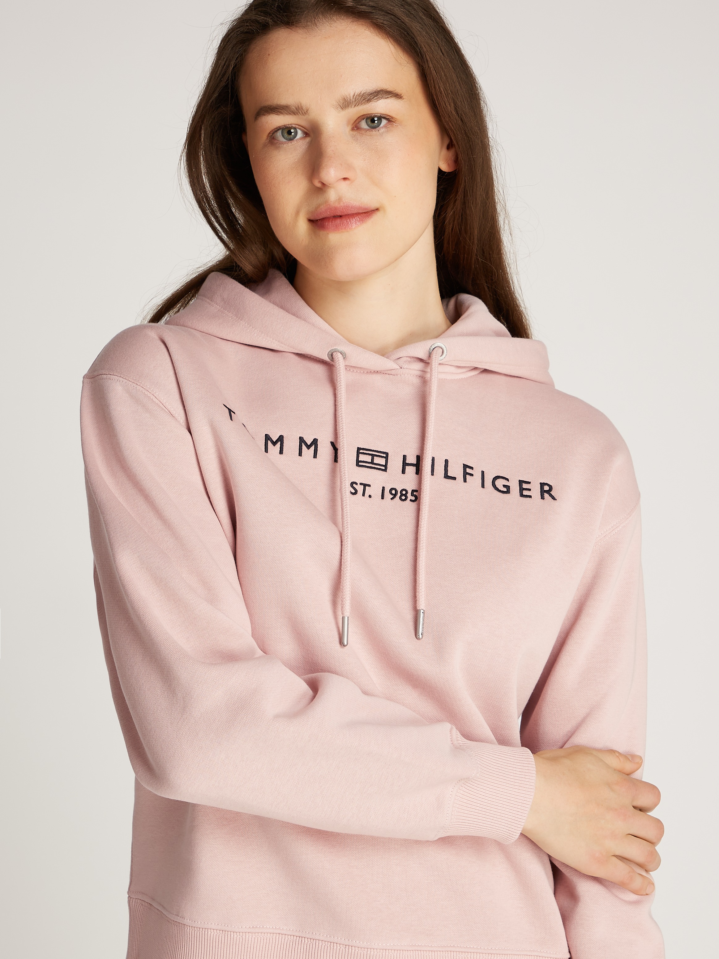 Tommy Hilfiger Kapuzensweatshirt »MDRN REG CORP LOGO HOODIE«, mit gesticktem Logo-Schriftzug
