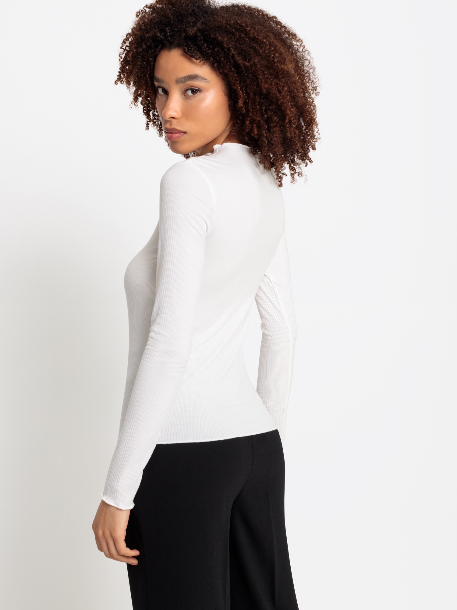 LASCANA Langarmshirt, aus weicher Rippware, Stehkragen, Basic
