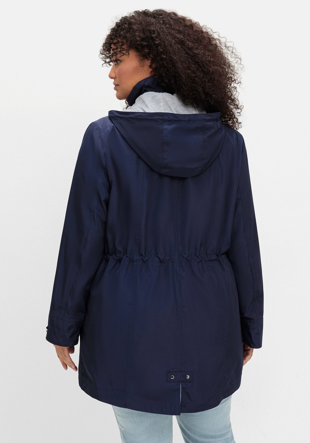 Sheego Parka »Parka in dezent schimmernder Optik«, mit Kapuze