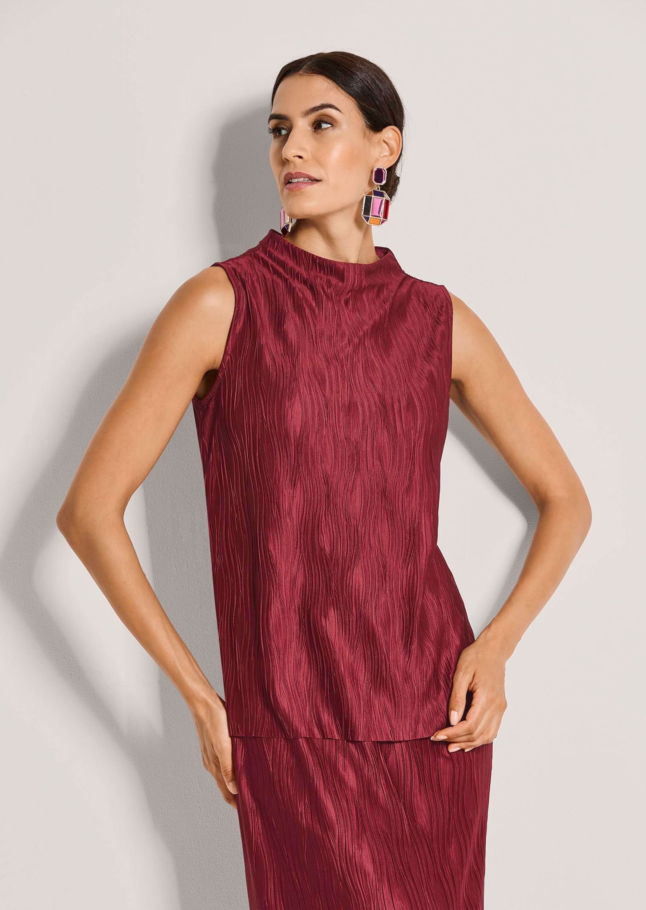 MADELEINE Kurzarmshirt »Shirt Kurzarm-Bluse mit Stehkragen, strukturiert« Offene Saumkante