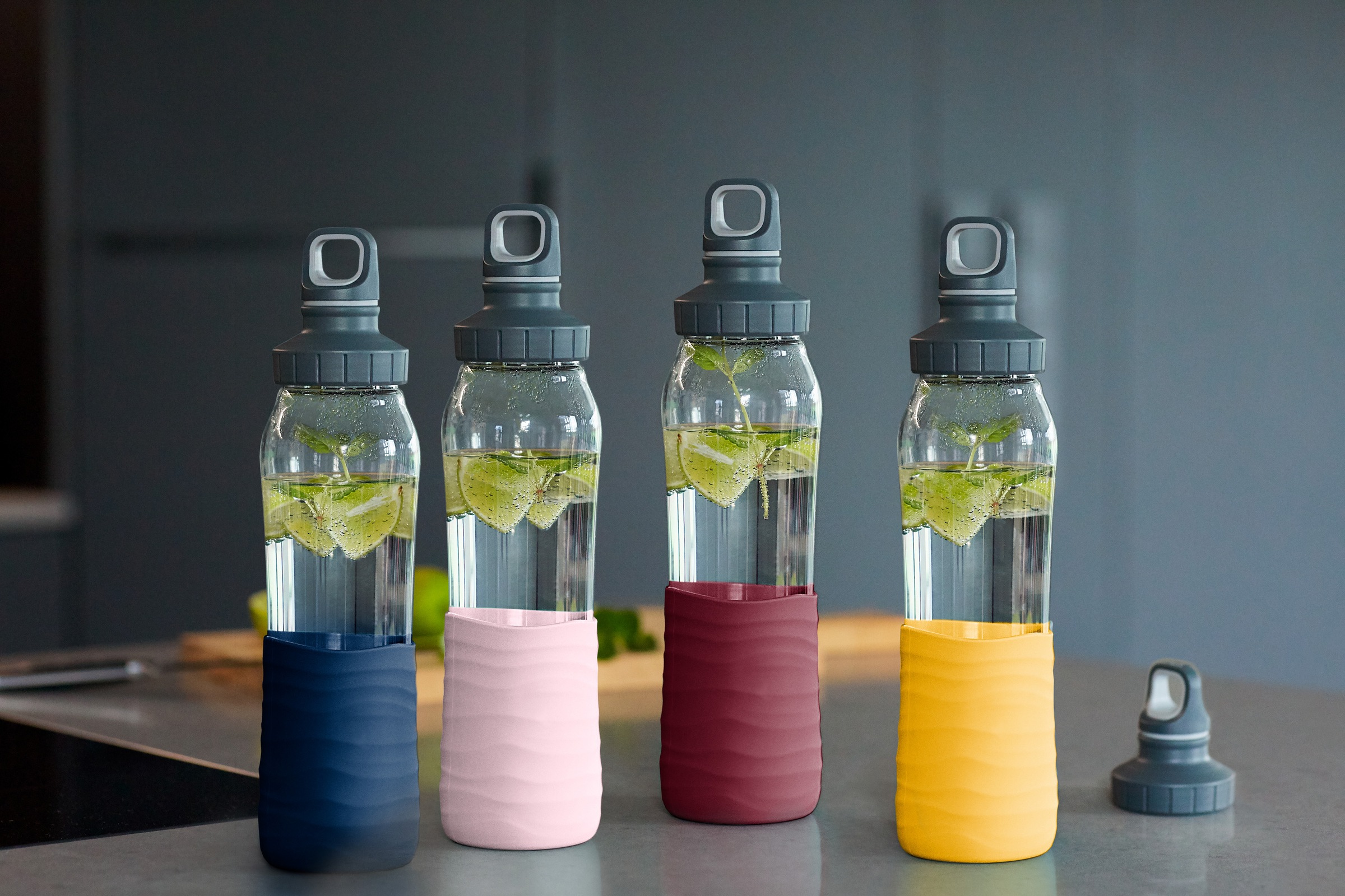 Emsa Trinkflasche »Drink2Go«, 0,7L, Glas, Schraubverschluss, spülmaschinenfest, Griff(Soft-Touch)