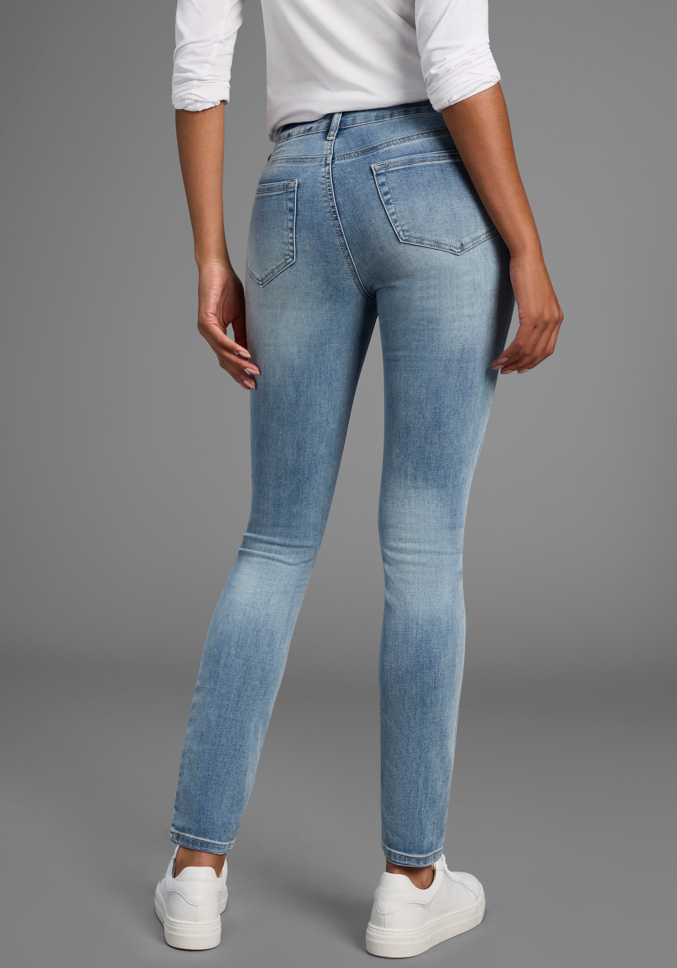 Arizona Skinny-fit-Jeans »Ultra-Stretch«, extra-enger Beinverlauf, normale Leibhöhe, mit Eingrifftaschen