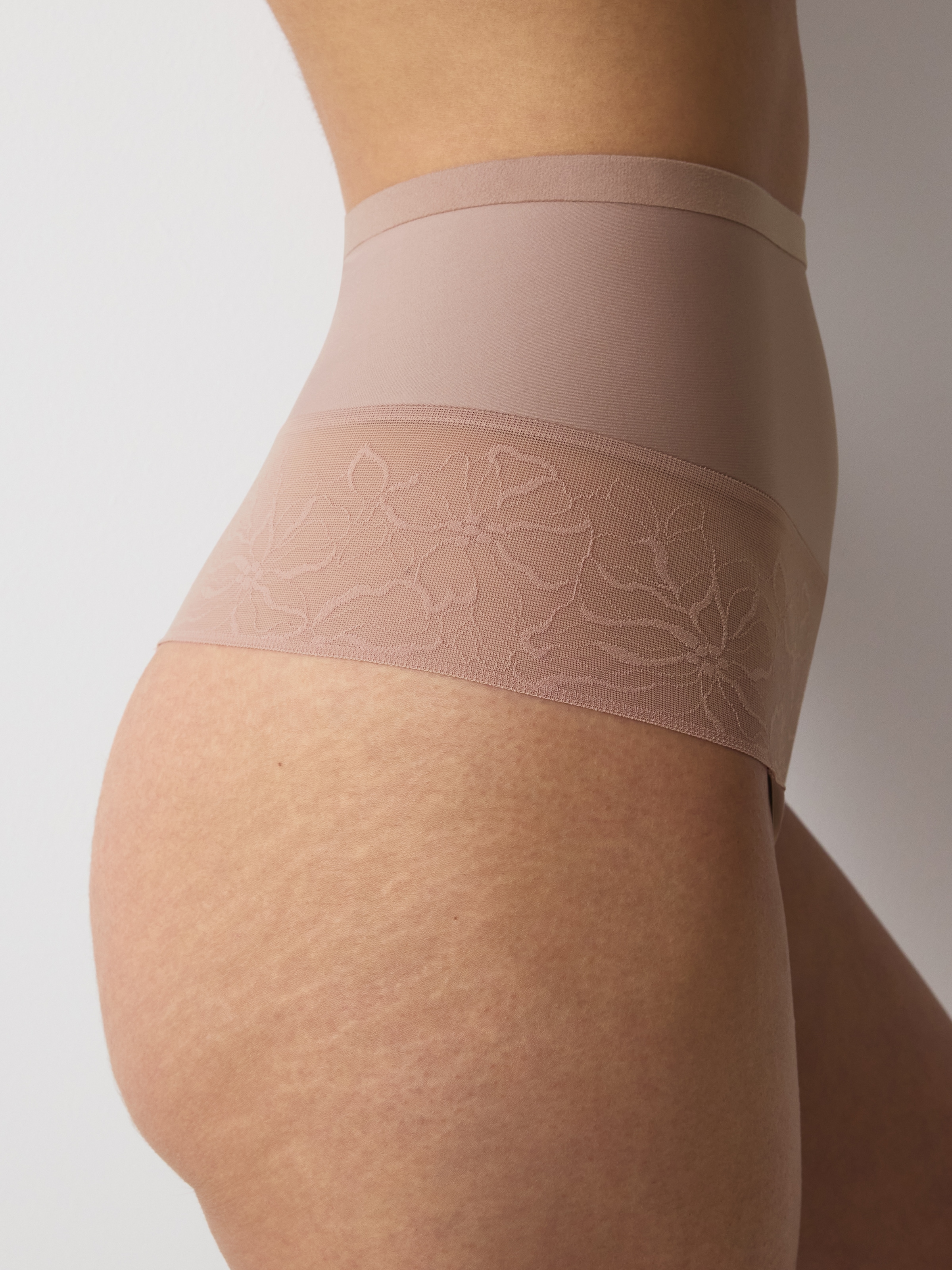 Triumph Slip »Comfort Contour Highwaist String« flache formende Spitze
