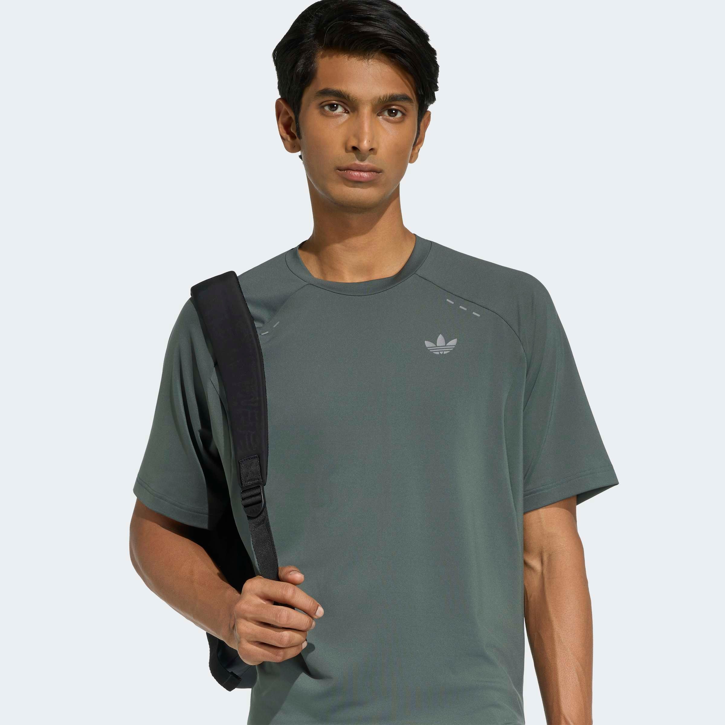 adidas Originals T-Shirt »TECH ESS POLY T«