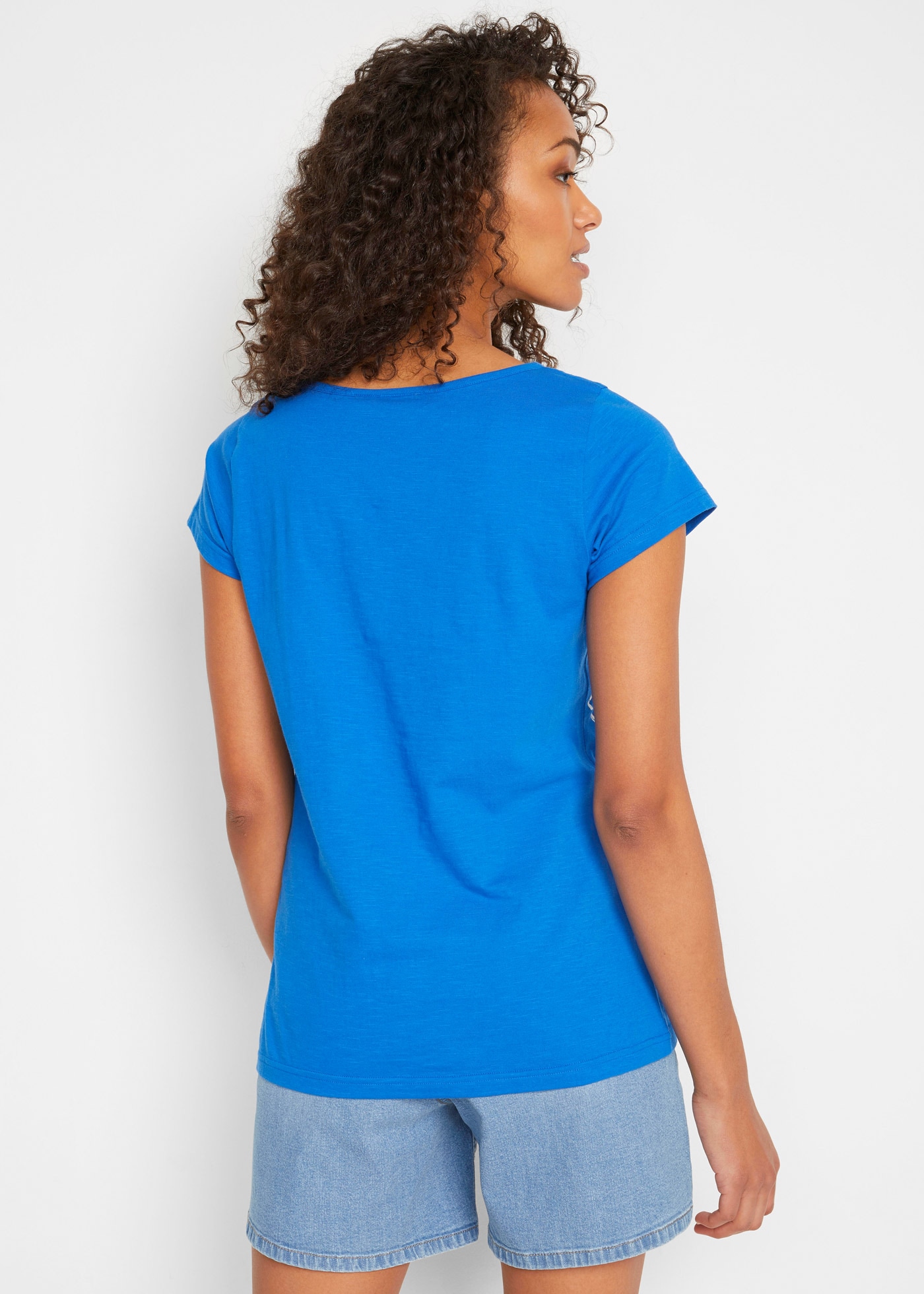 bonprix T-Shirt gerade Passform, Kurzarm, mit dekorativem Druck, aus Baumwolle