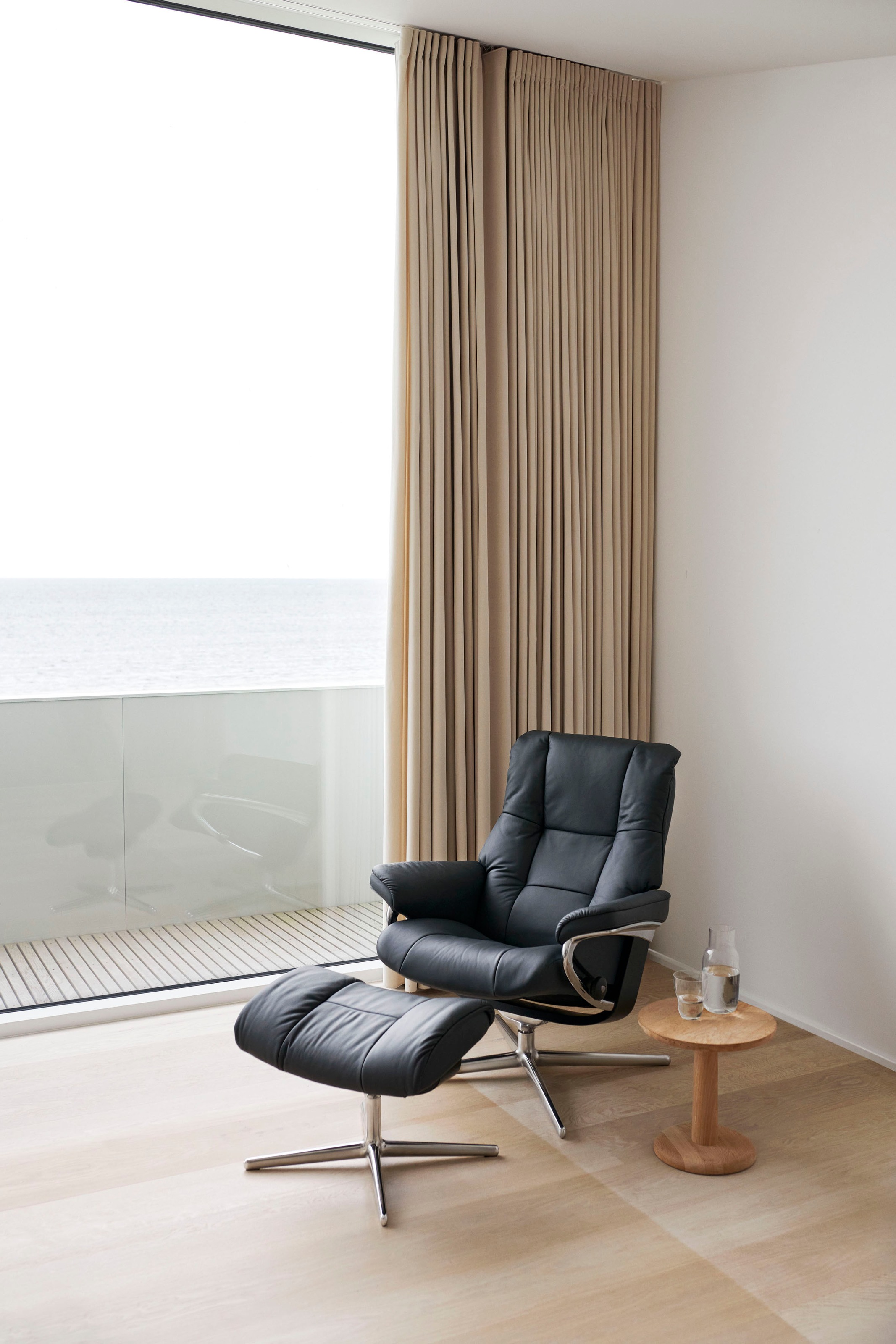 Stressless® Relaxsessel »Mayfair«, (Set, Relaxsessel mit Hocker), mit Hocker, mit Cross Base, Größe S, M & L, Holzakzent Schwarz
