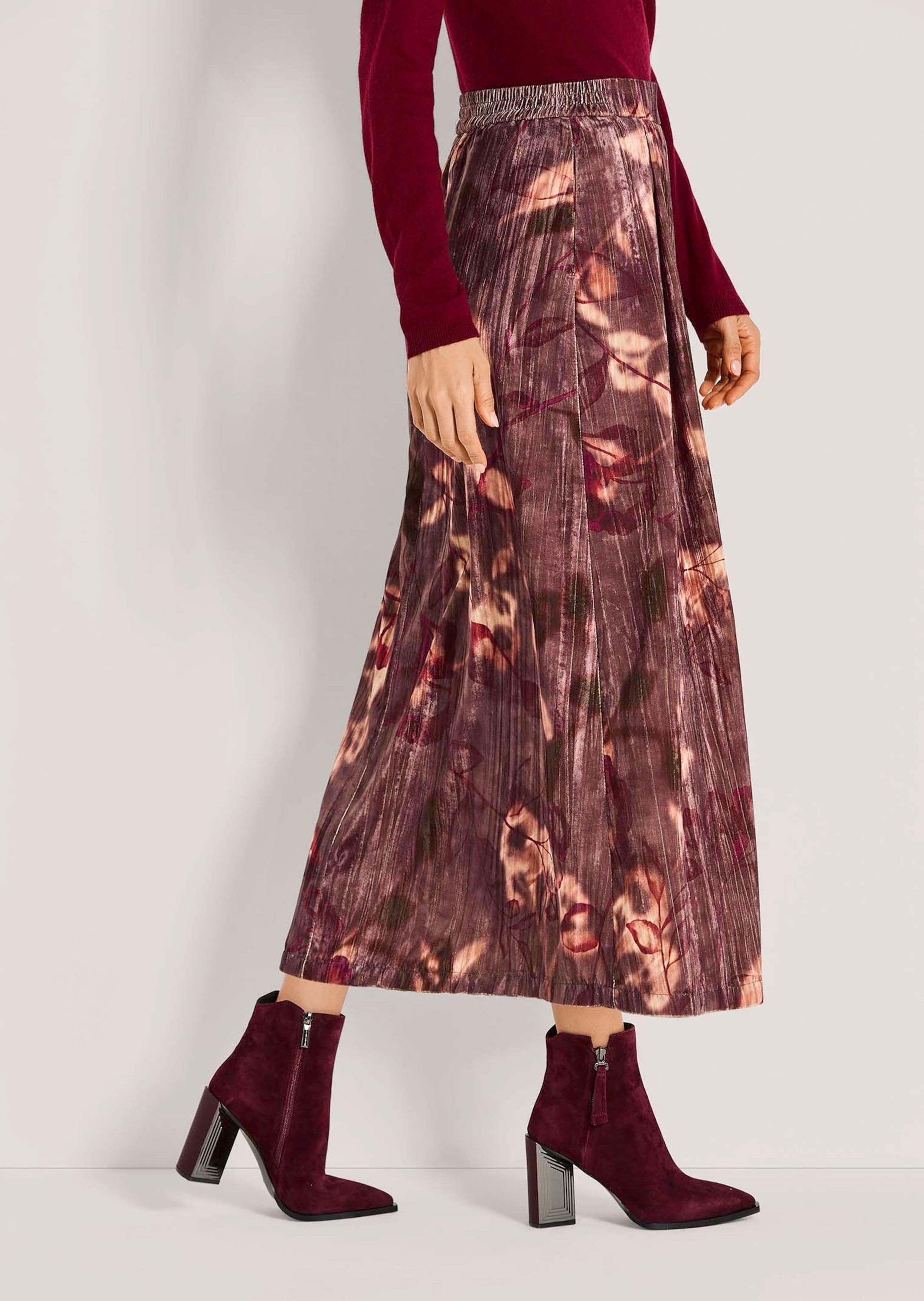 MADELEINE Midirock »Samtrock Eleganter Midirock mit floralem Design« Samtrock in Midilänge mit floralem Print