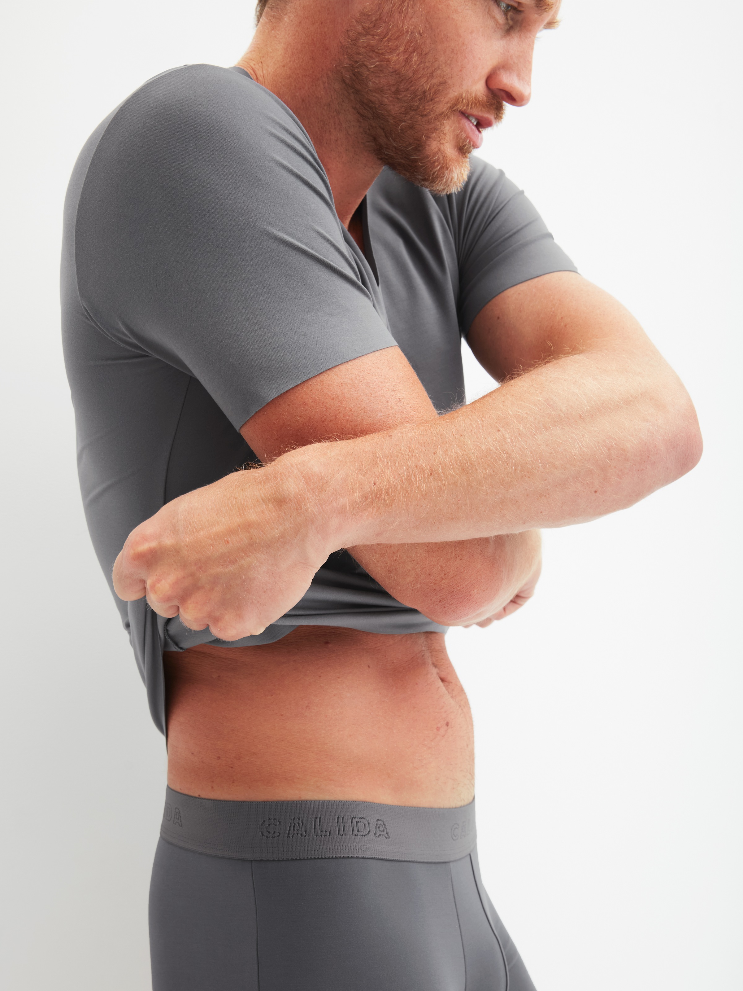 CALIDA V-Shirt »Clean Line« V-Neck, elastisch, Interlock-Qualität, Kurzarm, schnelltrocknend