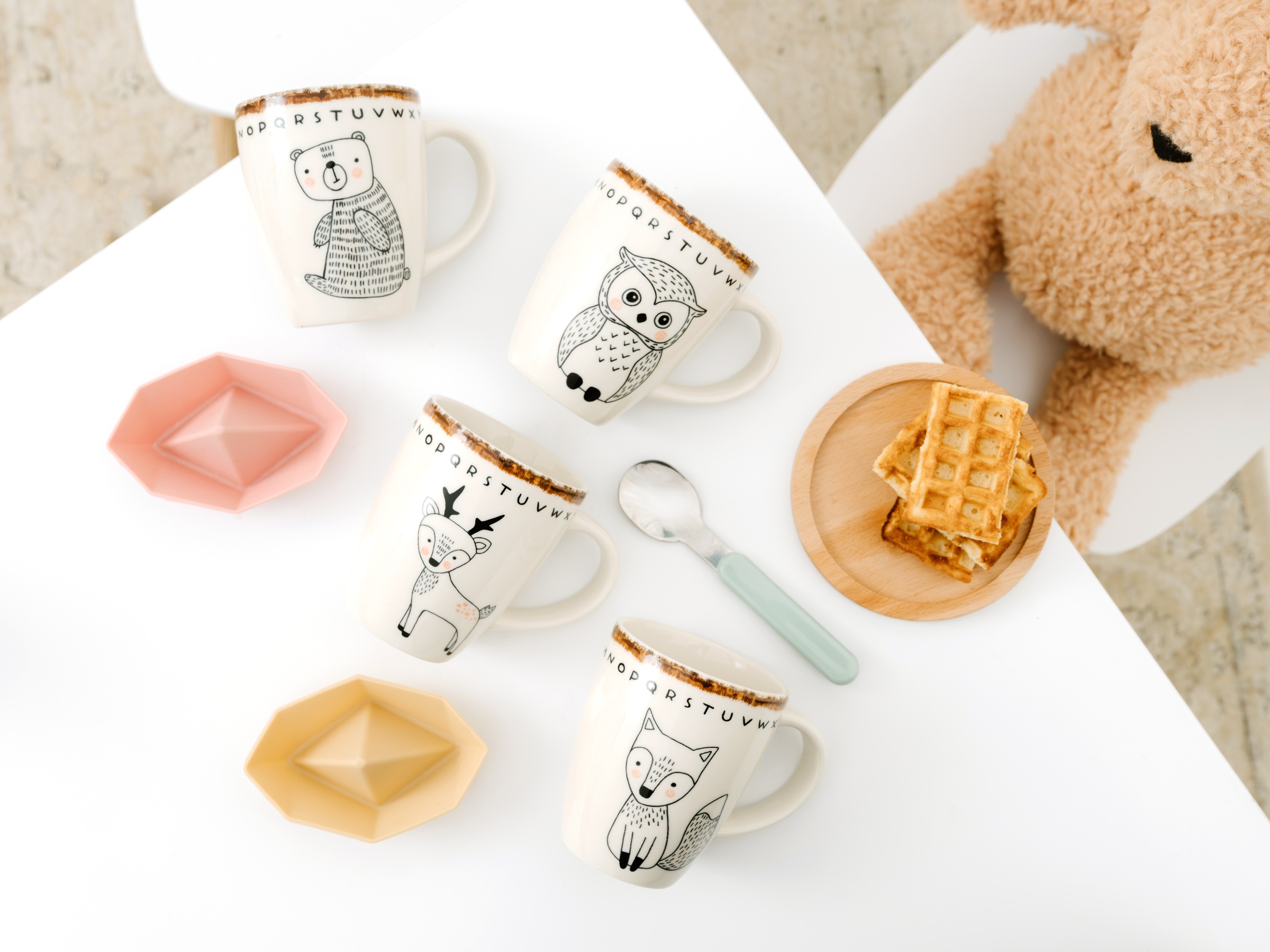 CreaTable Becher »Freunde des Waldes, Becher-Set 4-tlg.« Tiermotive, skandinavischer Stil, unregelmäßiger brauner Rand