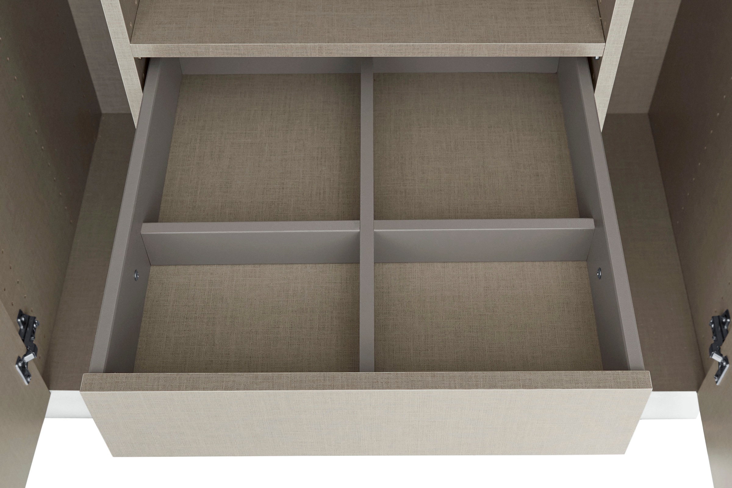 rauch Drehtürenschrank »Kleiderschrank Schrank Garderobe TOPSELLER OTELI inkl. Inneneinteilung«, (erhältlich in Breiten 91-360 cm, ab Breite 136cm inkl. Innenschubladen), mit zusätzlichen Einlegeböden, optional mit Spiegel MADE IN GERMANY
