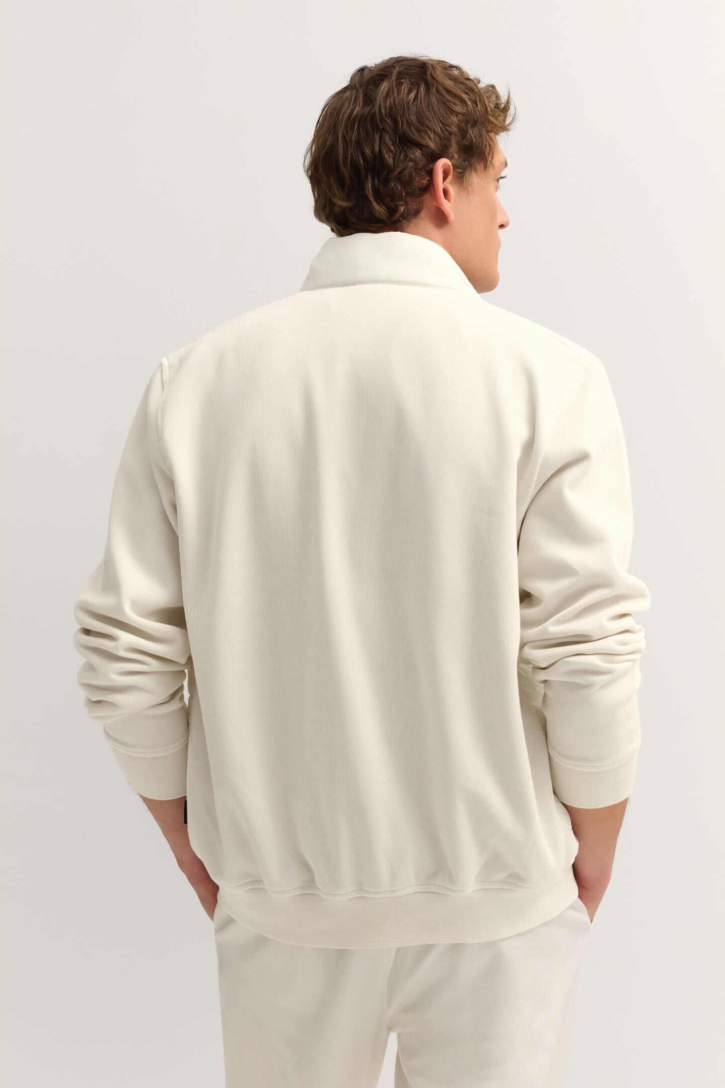 bugatti Sweatjacke »Regular Fit« mit gesteppter Front