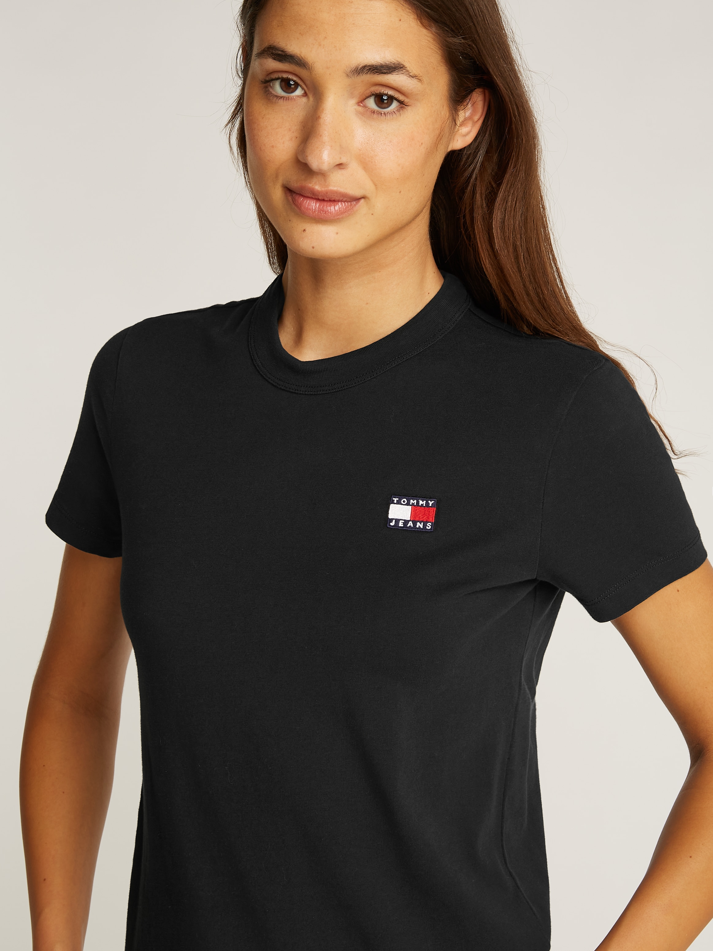 Tommy Jeans T-Shirt »TJW REG BADGE TEE«, mit Logo-Badge