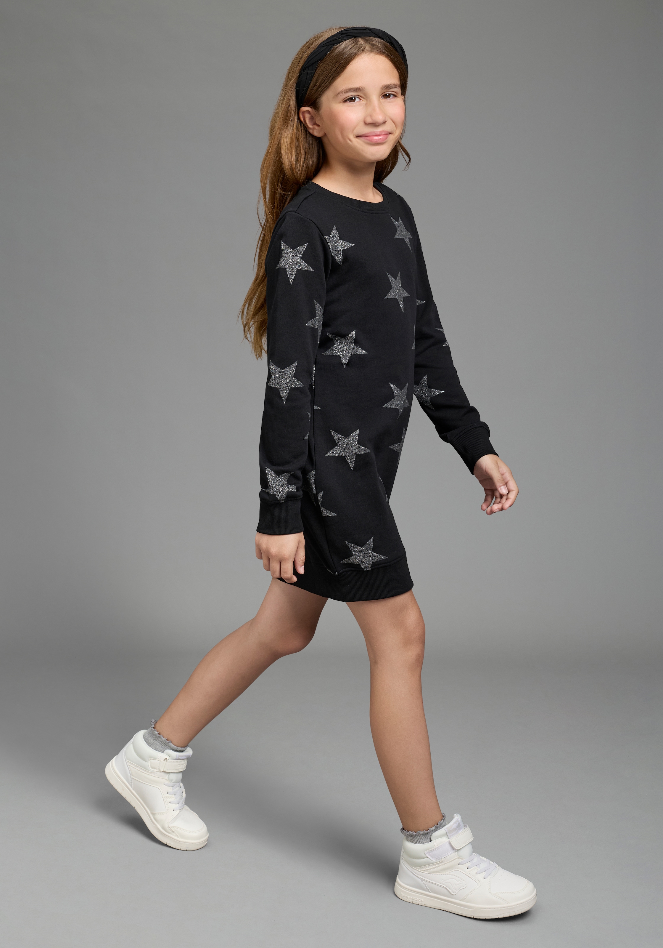 KIDSWORLD Sweatkleid »Sterne-Allover Kleid« Sweatkleid mit Glitzer für den Alltag, sportlicher Touch