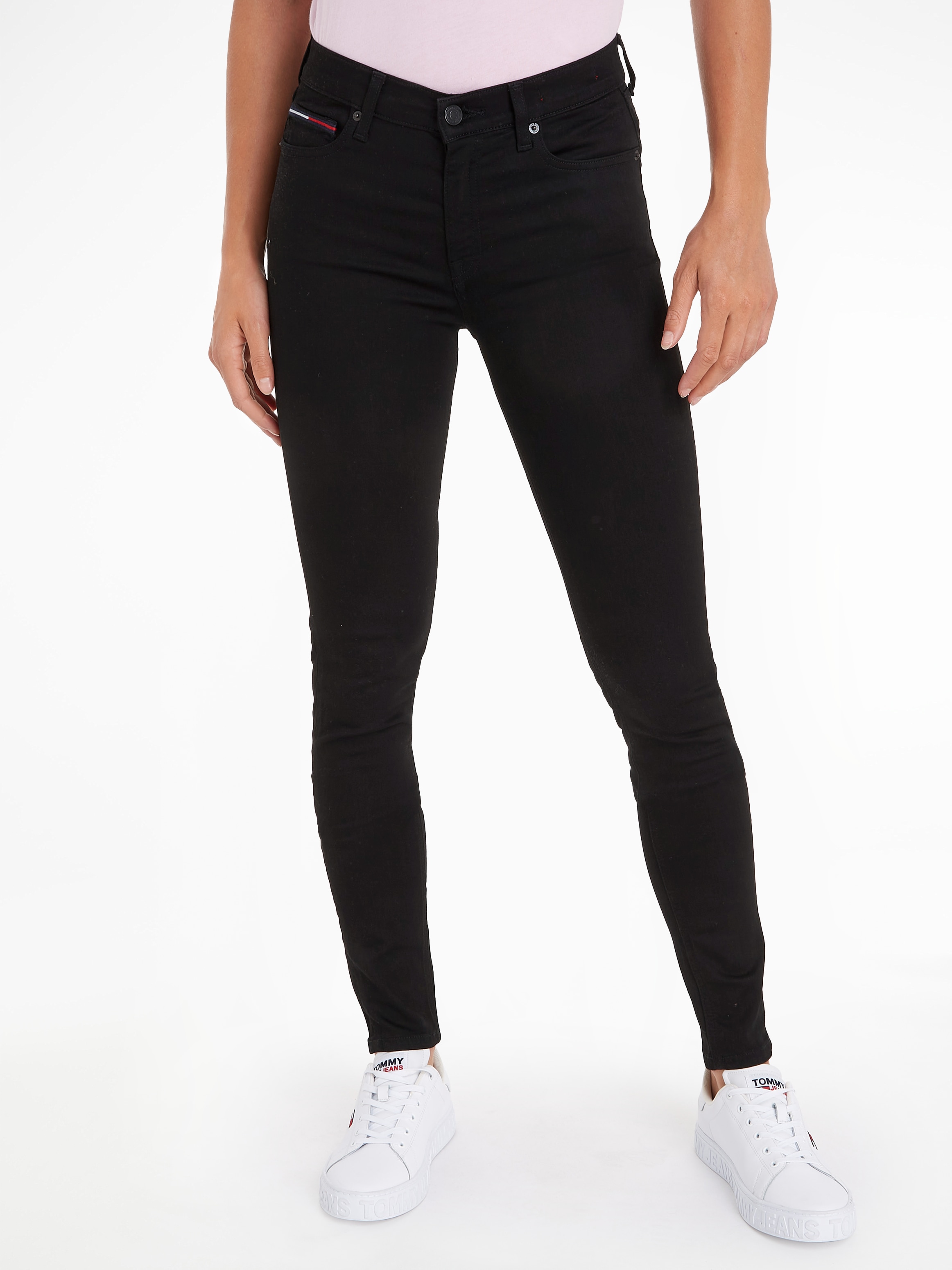Tommy Jeans Skinny-fit-Jeans »Nora Mid Rise Skinny Fit«, mit Tommy Jeans Logo-Badge & Stickereien