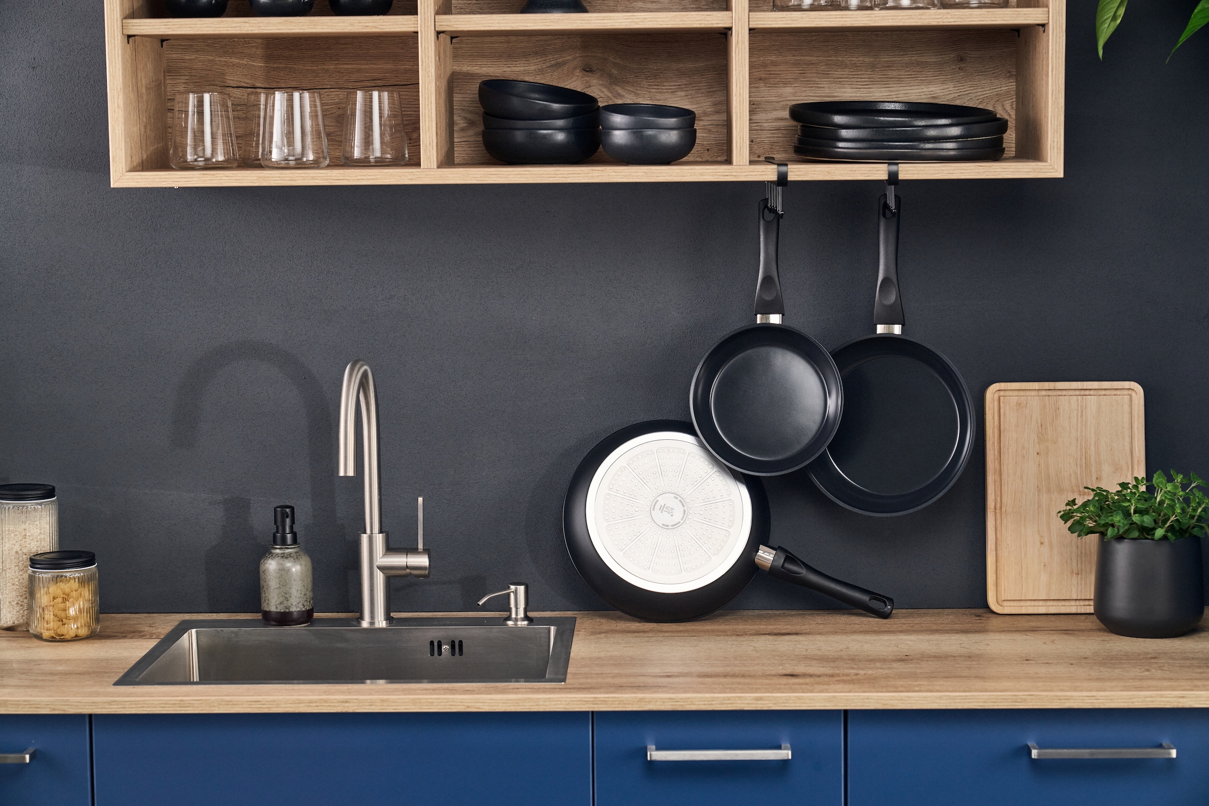 HENCKELS by ZWILLING Pfannen-Set »Sleek« Aluminium Set, Pfanne 24 cm und 28 cm, 2 tlg. Keramikbeschichtung, Soft-Touch-Griff, leicht, Induktionsgeeignet
