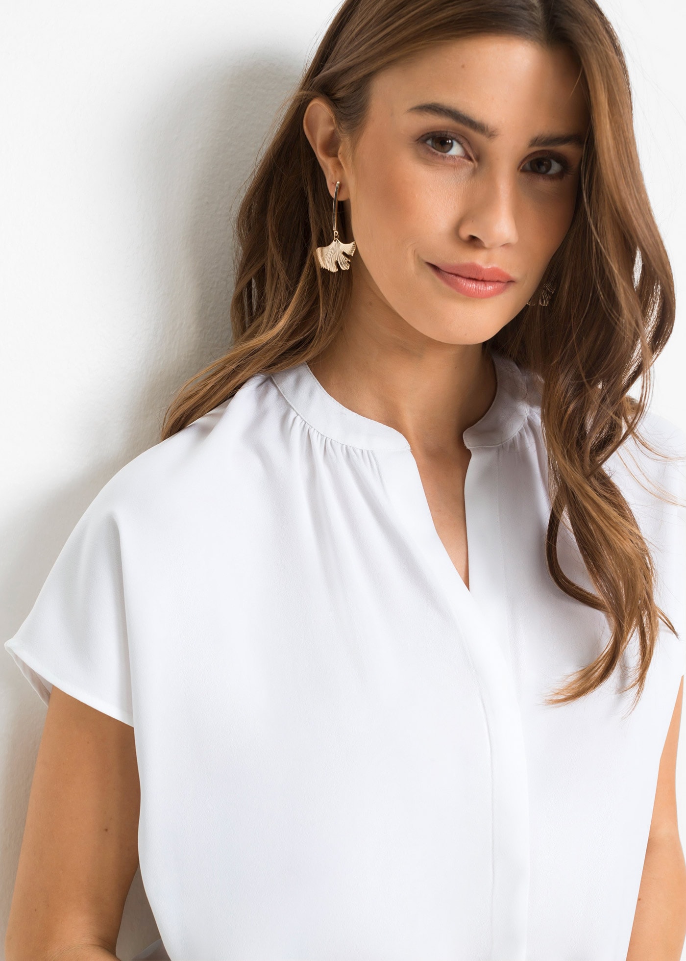 bonprix Kurzarmbluse Oversize Passform, mit V-Ausschnitt, mit Umlegekragen