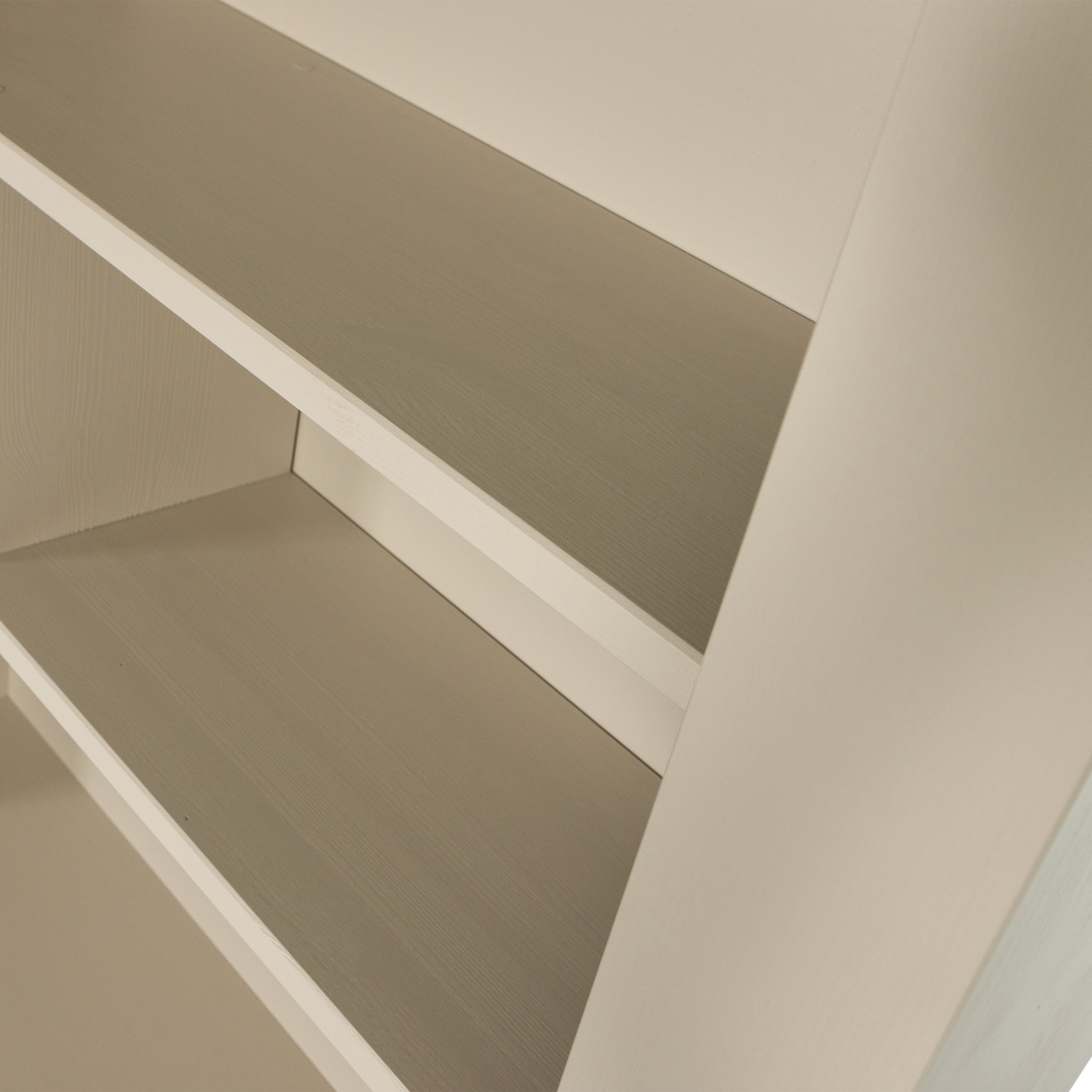 WOOOD Wandregal »Wallcover FSC®-Mix Massivkiefer mit Push-to-open B117 x T31 x H229 cm« Gespiegelt montierbar, Tragkraft 30 kg pro Einlegeboden,