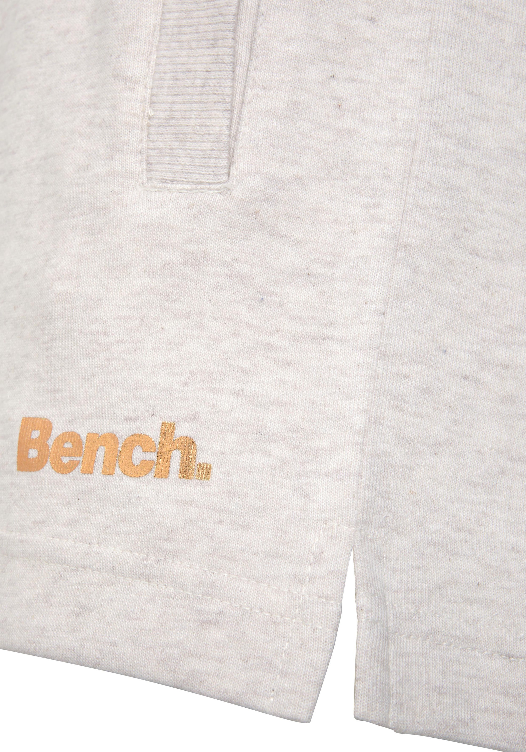 Bench. Loungewear Relaxshorts »-Kurze Sweathose«, mit kurzen Seitenschlitzen und seitliche Taschen, Loungeanzug