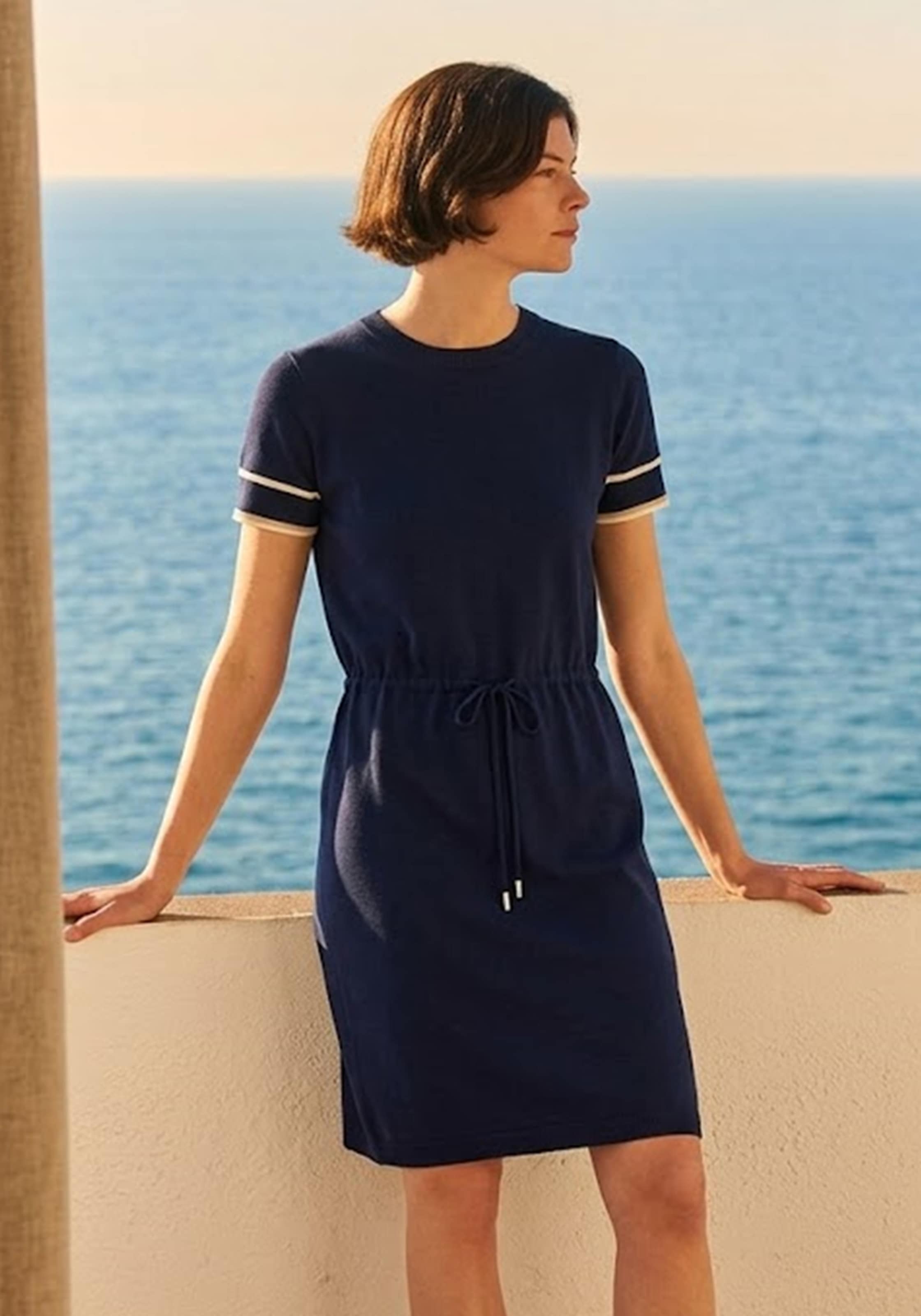 Tamaris Strickkleid mit tailliertem Bindeband und Kontraststreifen