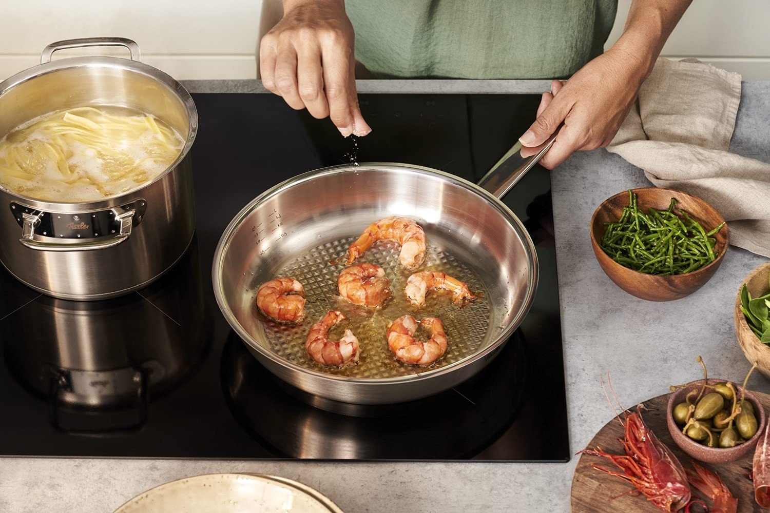 Fissler Bratpfanne »ORIGINAL-PROFI COLLECTION® Edelstahl-Pfanne« Edelstahl 18/10 1 Stk. tlg. mit breitem Schüttrand, Kaltmetallgriffen. Made in Germany
