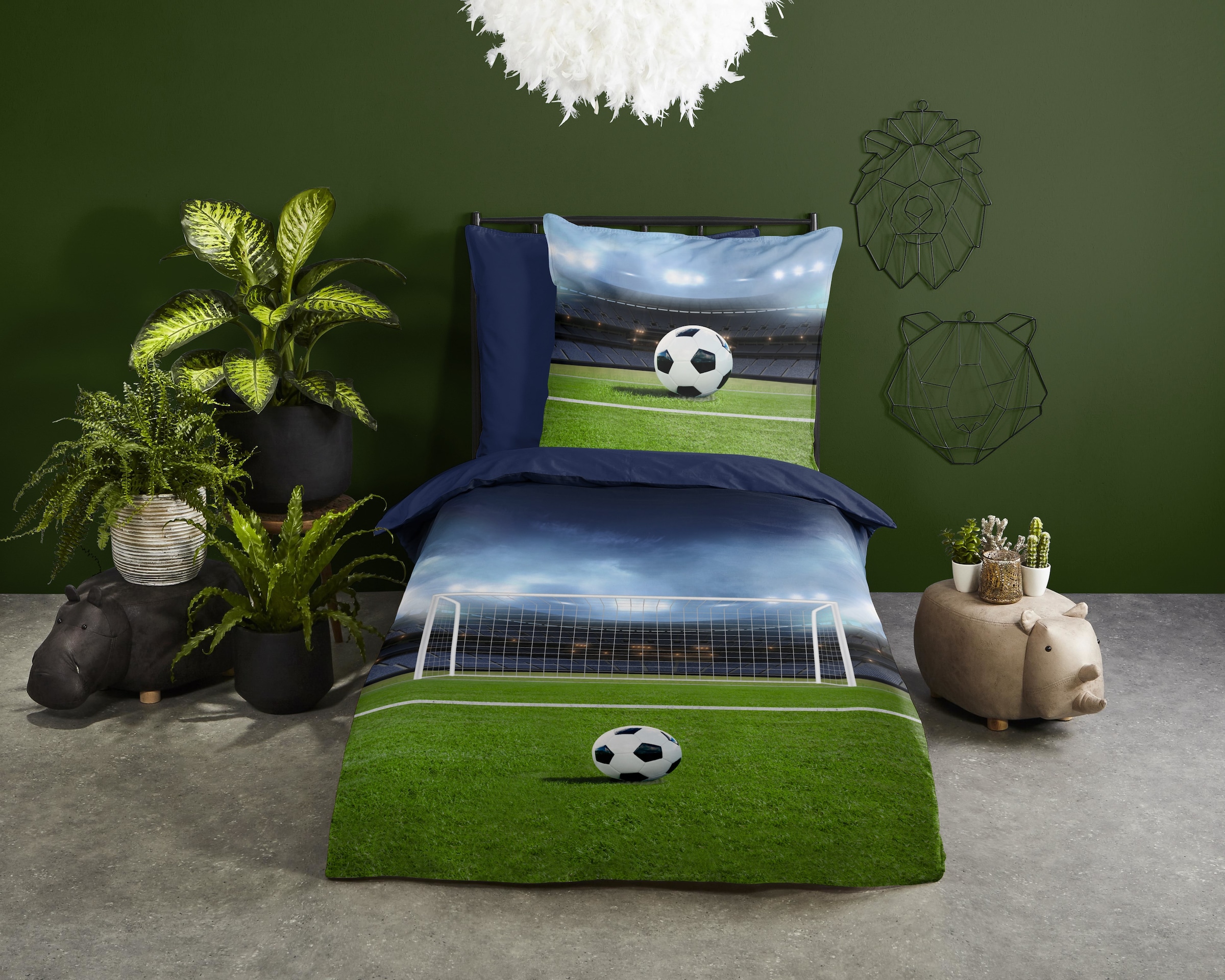 PURE luxury collection Kinderbettwäsche »Jasper«, Mikrofaser, 135x200, Pflegeleicht, Wendeoptik, Kind, Junge, Fußball