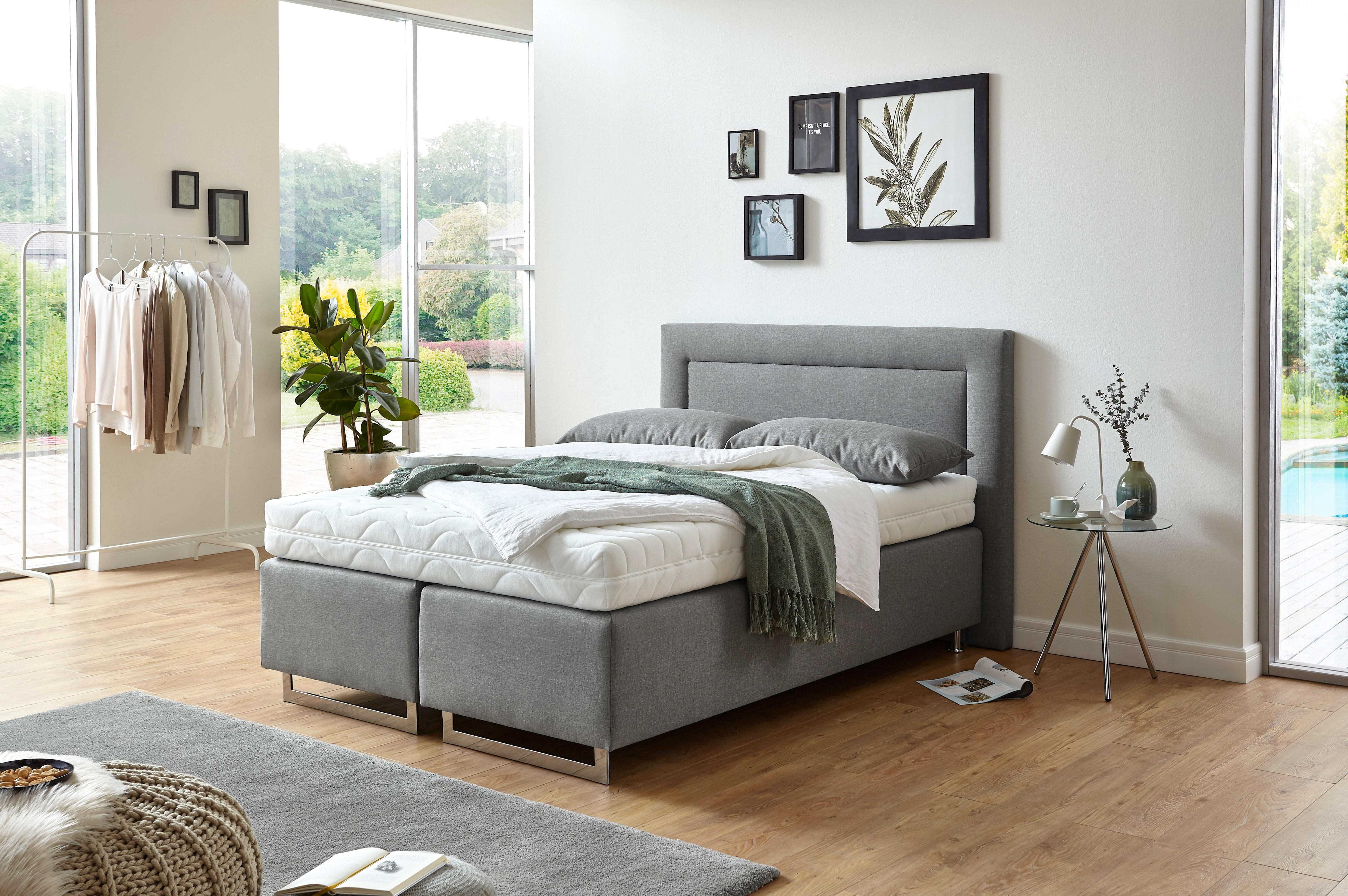 Westfalia Schlafkomfort Boxspringbett mit Zierkissen und verchromten Kufen in grau, Größe Liegefläche B/L: 140 cm x 200 cm