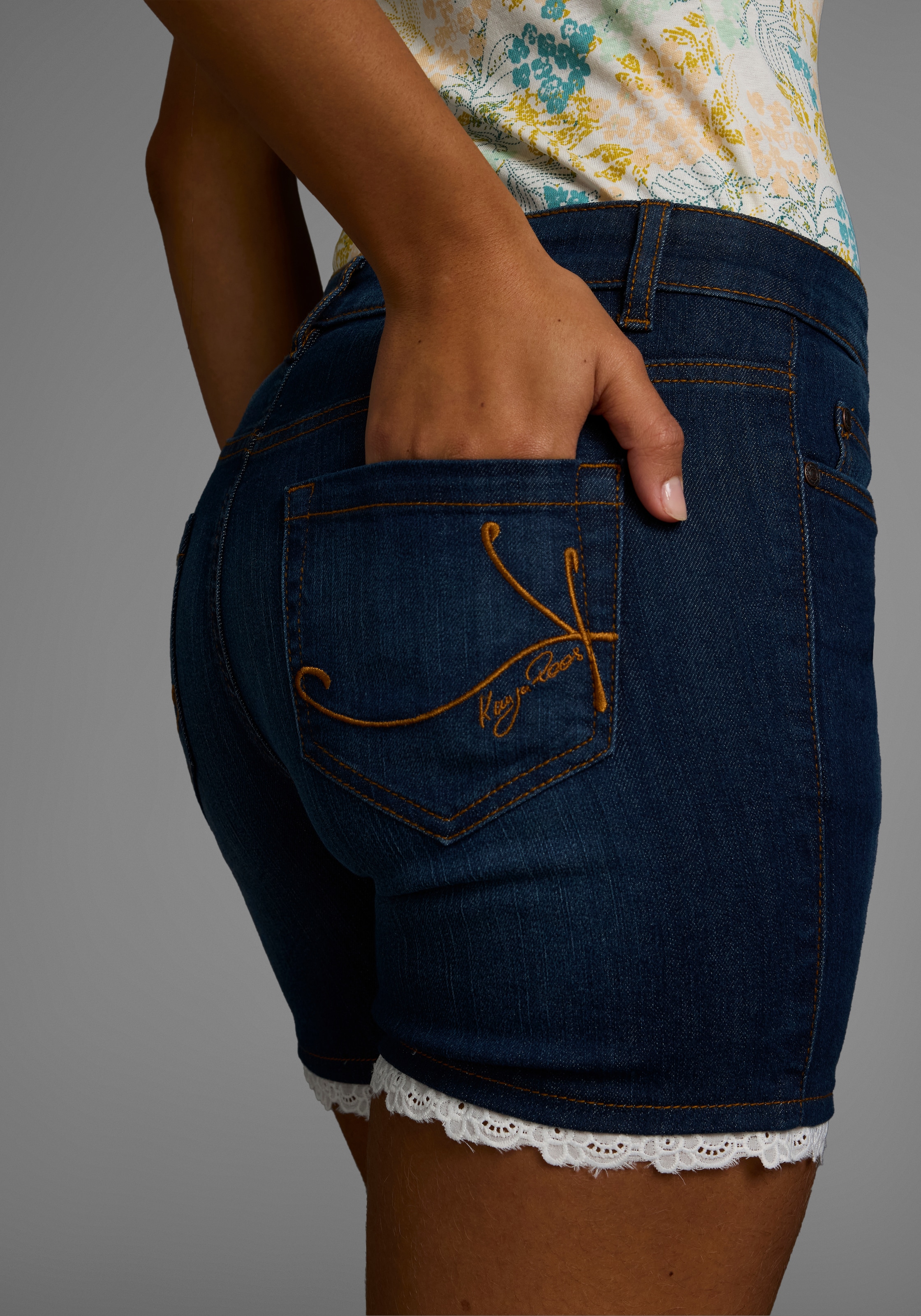 KangaROOS Jeansshorts, mit Spitze