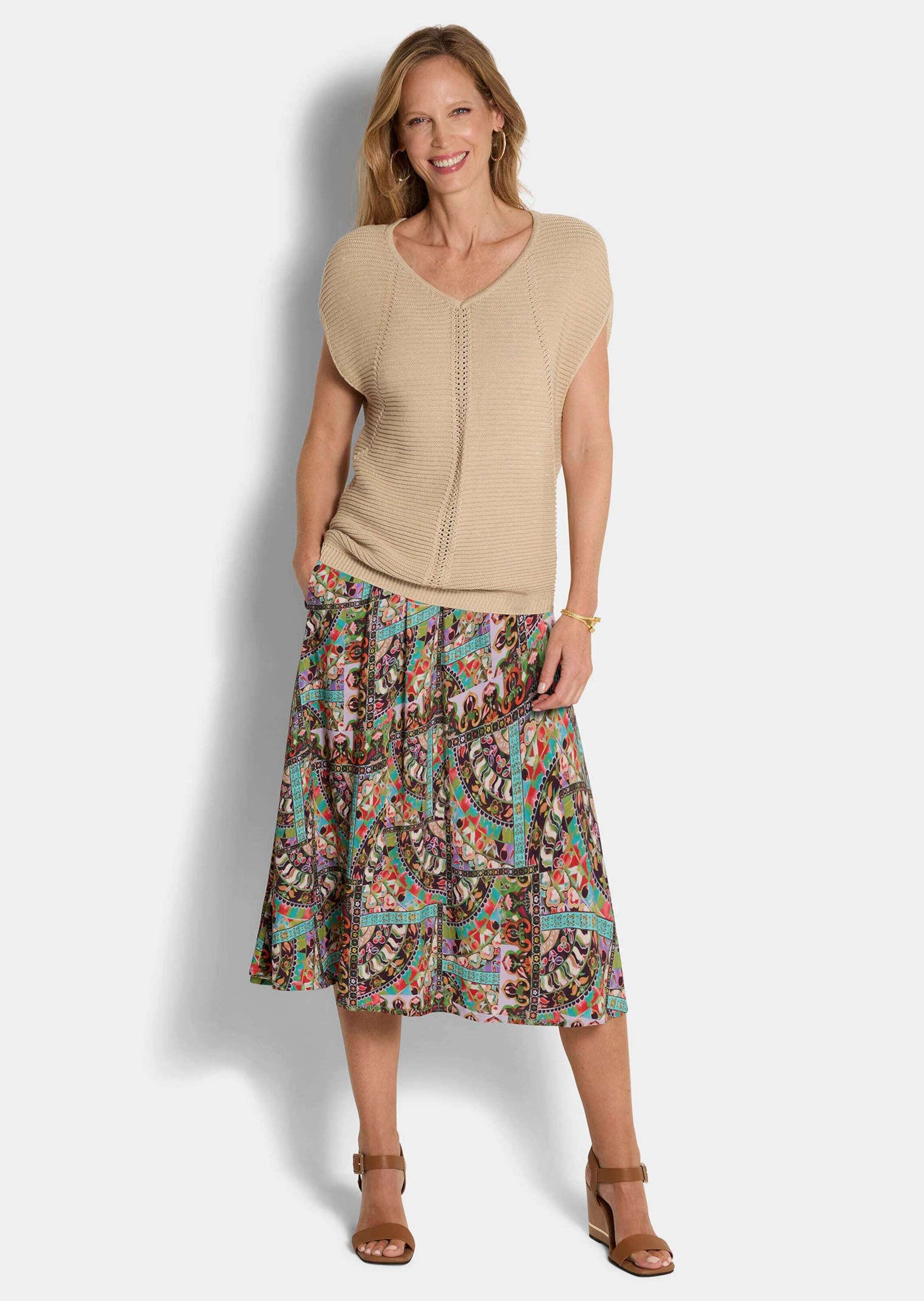 GOLDNER Rundhalspullover »Kurzgröße Rippstrickpullover mit V-Ausschnitt« gold farbiges Garn mit verstickt