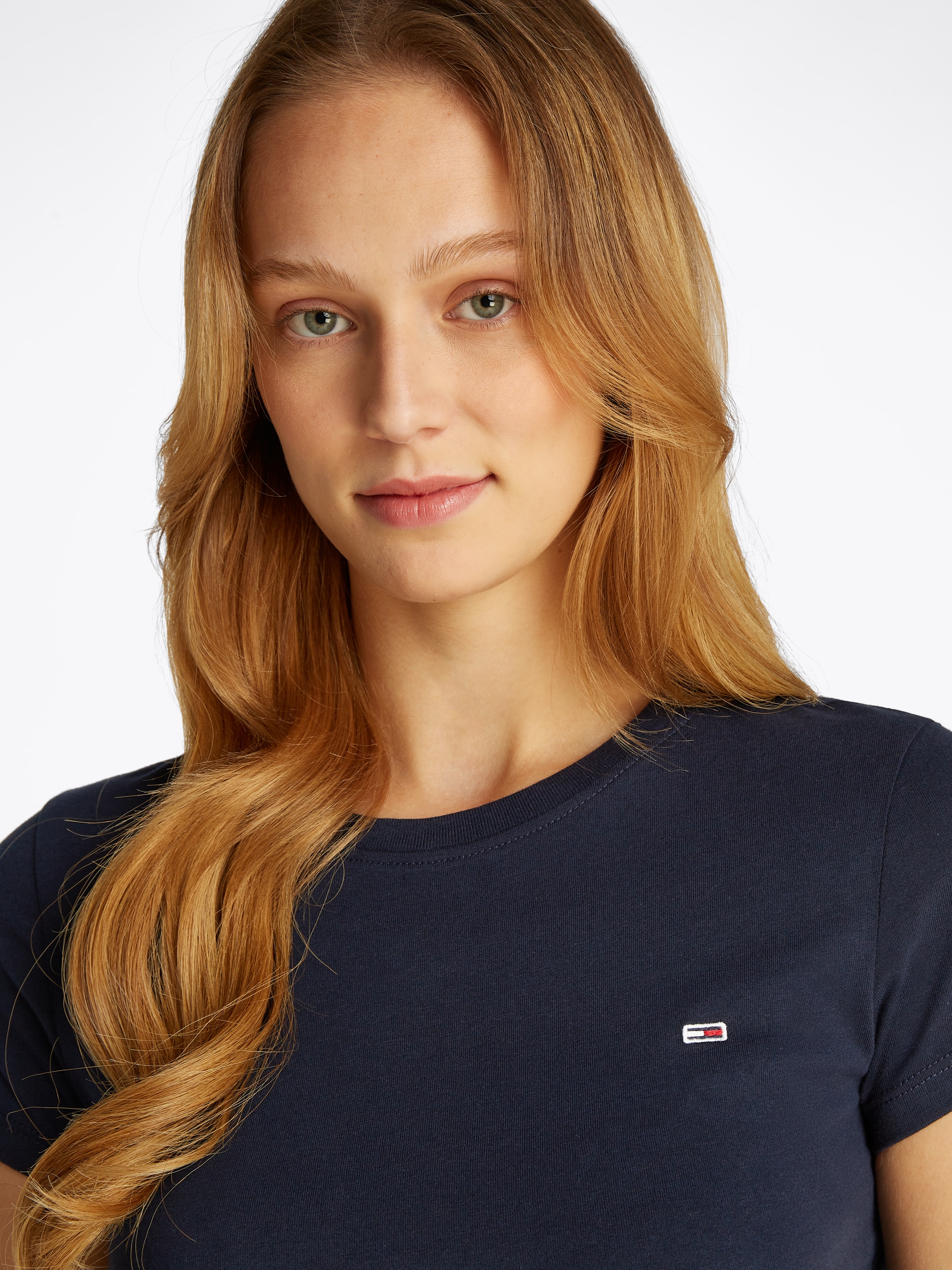 Tommy Jeans T-Shirt »TJW SLIM C-NECK TEE«, mit Logo-Stickerei