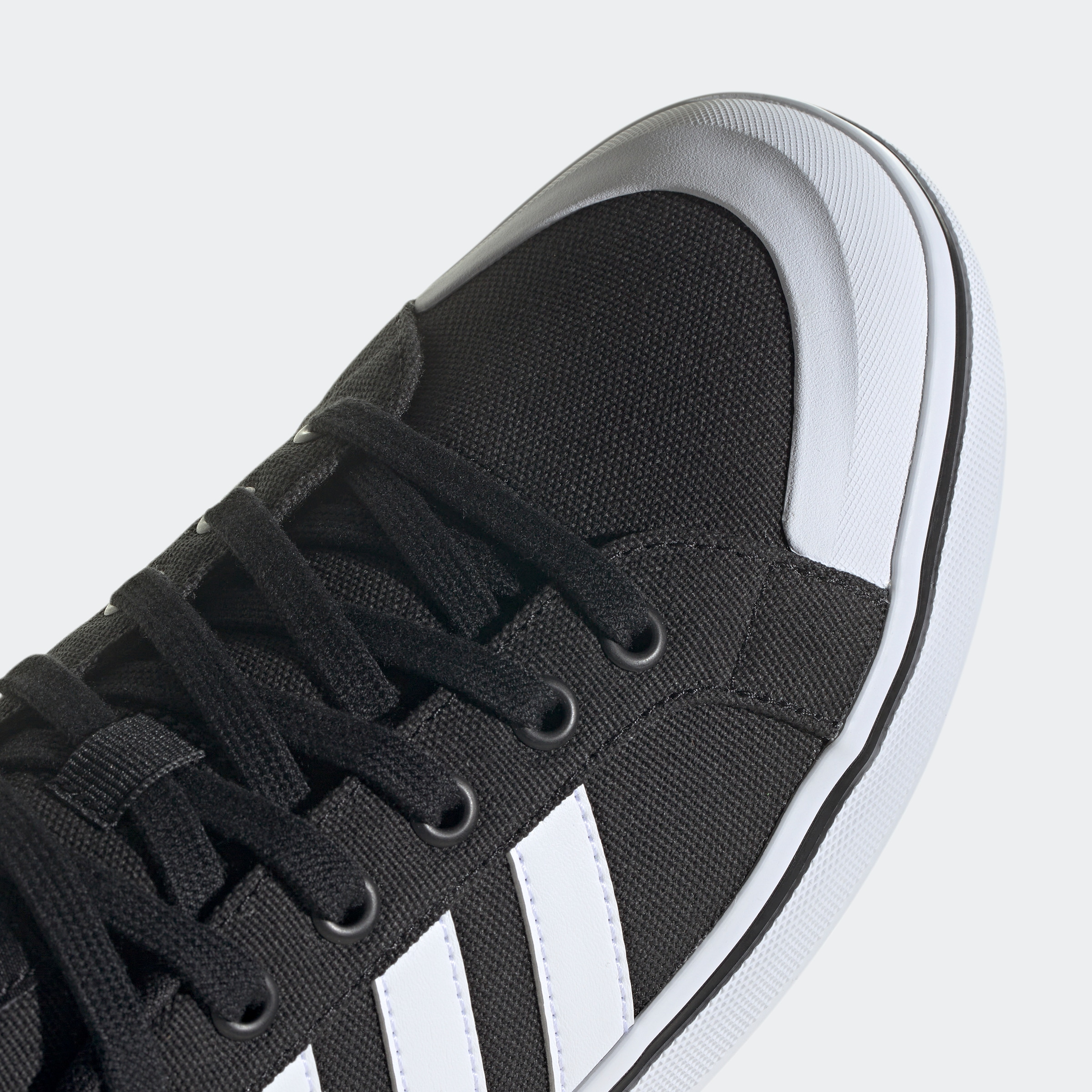 adidas Sportswear Sneaker »BRAVADA 2.0 LIFESTYLE SKATEBOARDING CANVAS«, Design auf den Spuren des adidas Nizza