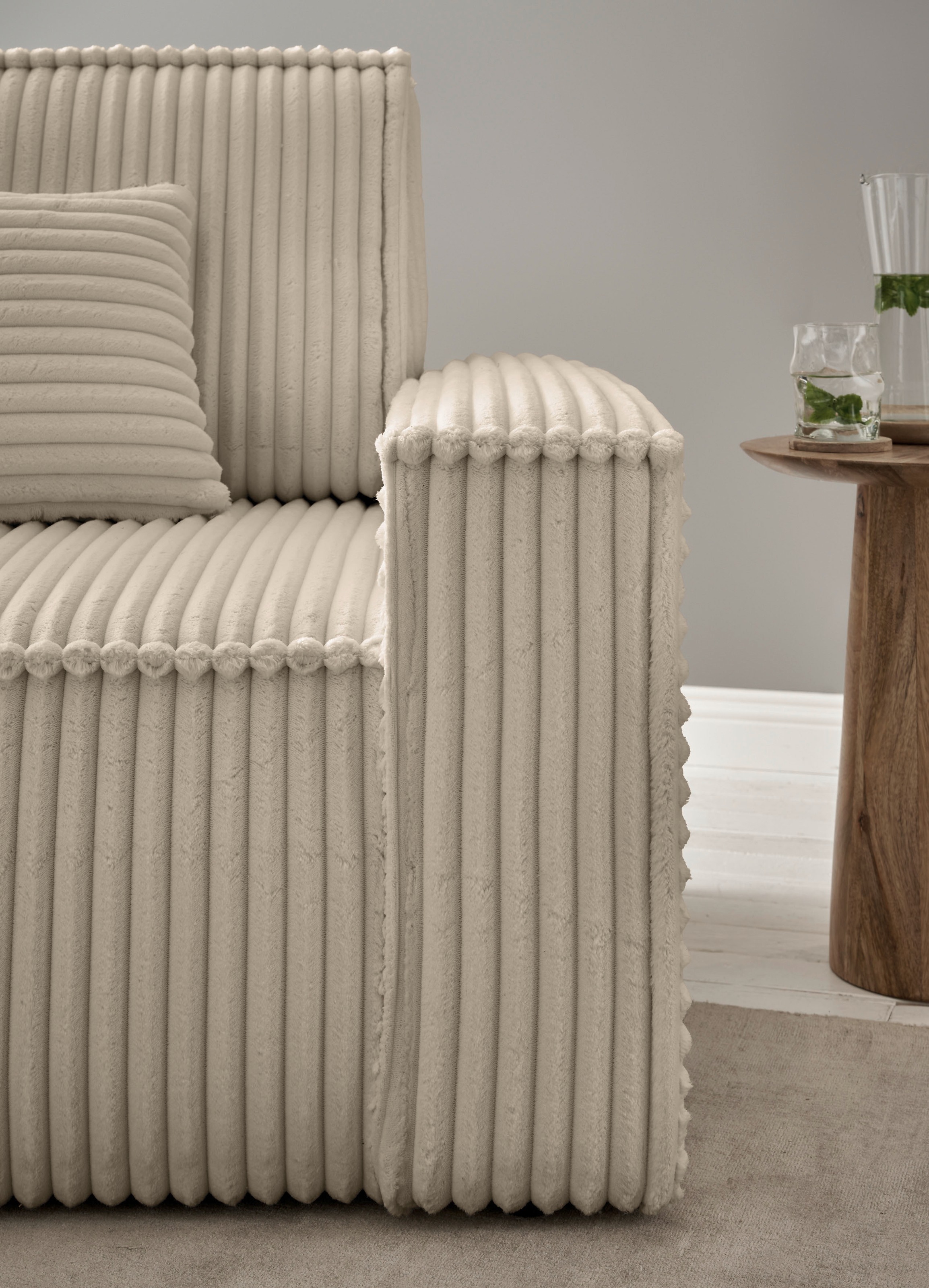 OTTO home Loveseat »FINNLEY, Loveseat & Hocker im Set, trendige Stoffe, inkl. Zierkissen« 2 Stk. tlg. verfügbar in den Stoffqualitäten Bouclé, Struktur fein und Mega Cord