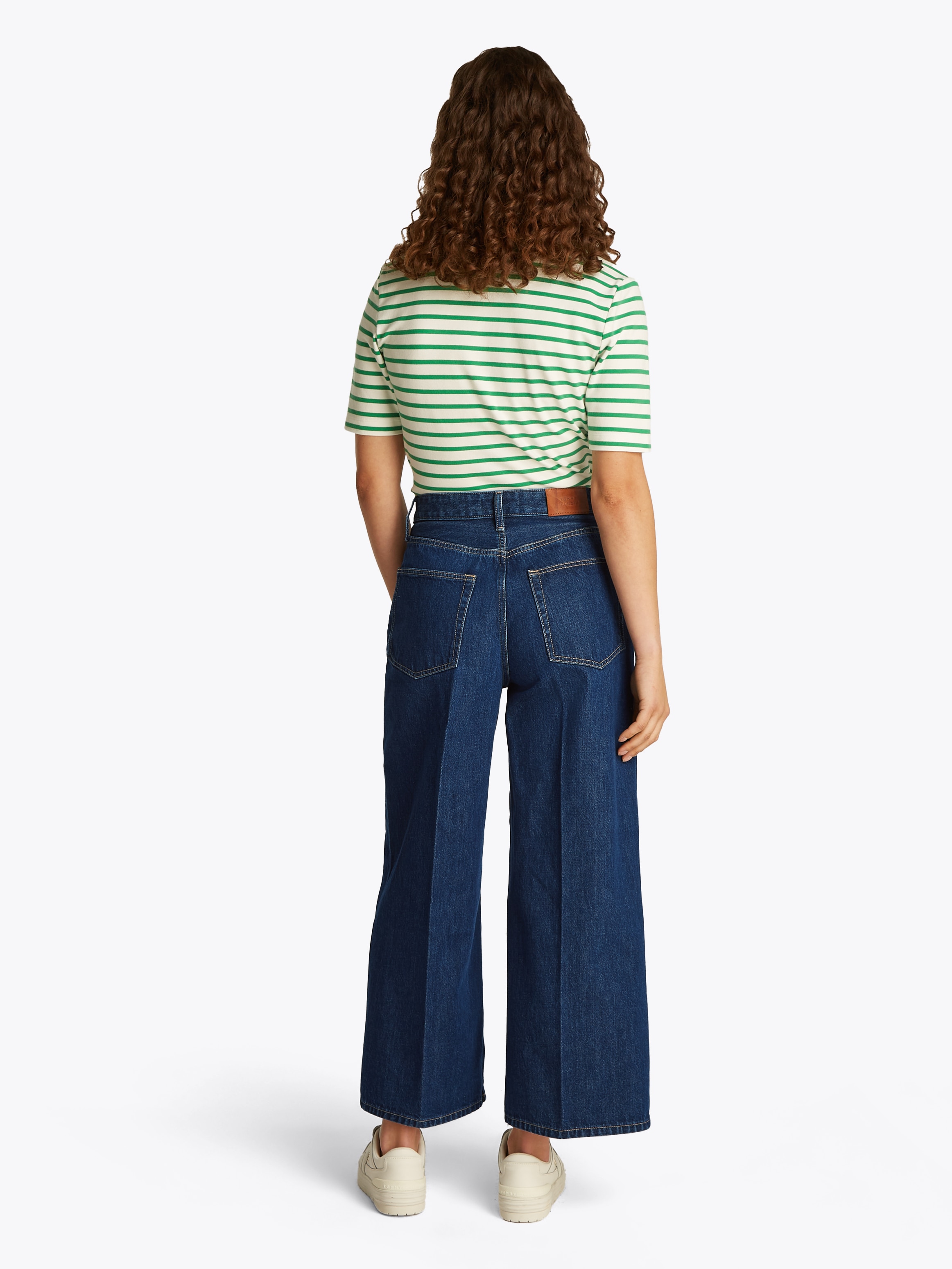 Tommy Hilfiger Weite Jeans »WIDE LEG HW LOU«, mit Logo-Badge, mit Nieten, mit Bügelfalten