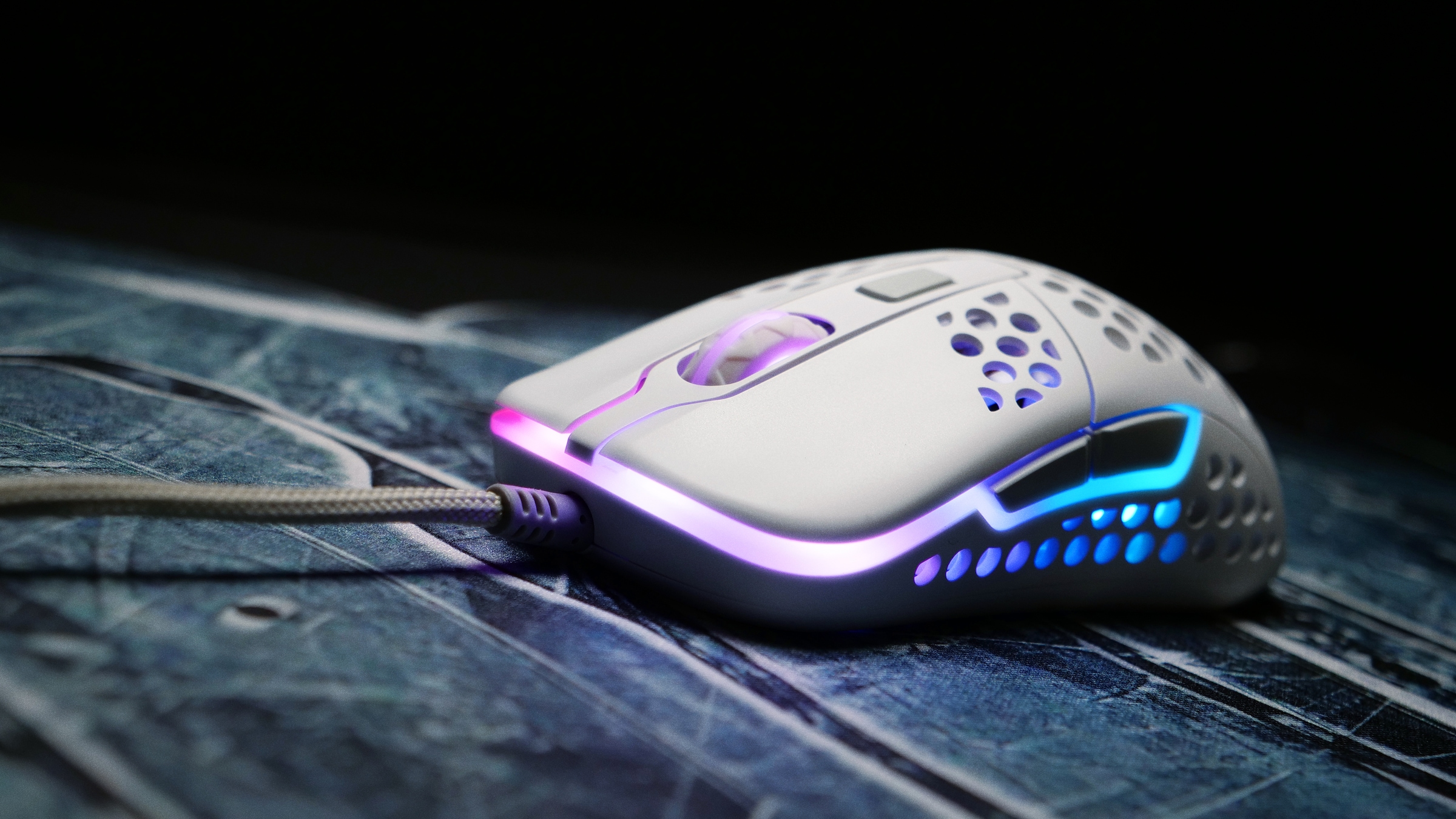 Cherry Xtrfy Gaming-Maus »M42 RGB«, kabelgebunden, ultraleichte Gaming-Maus