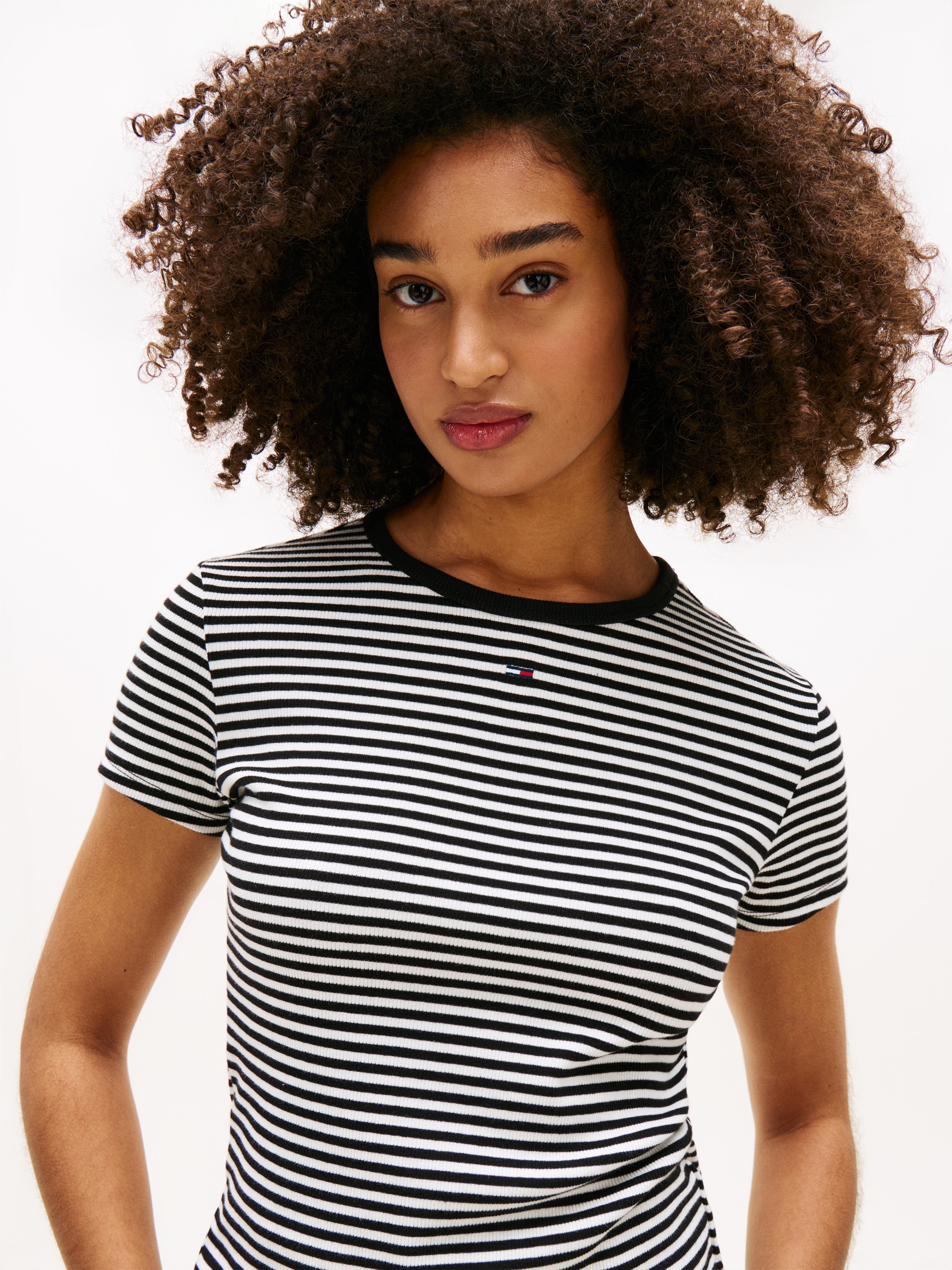 Tommy Jeans Kurzarmshirt »TJW ESSENTIAL RIB SHORT SLEEVE EXT« Baumwollmischung in gerippter Struktur, Slim Fit