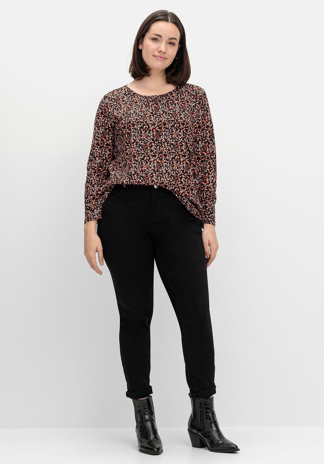 Sheego Langarmshirt »Langarmshirt aus Baumwolljersey mit Minimalprint«, aus Baumwolljersey mit Minimalprint