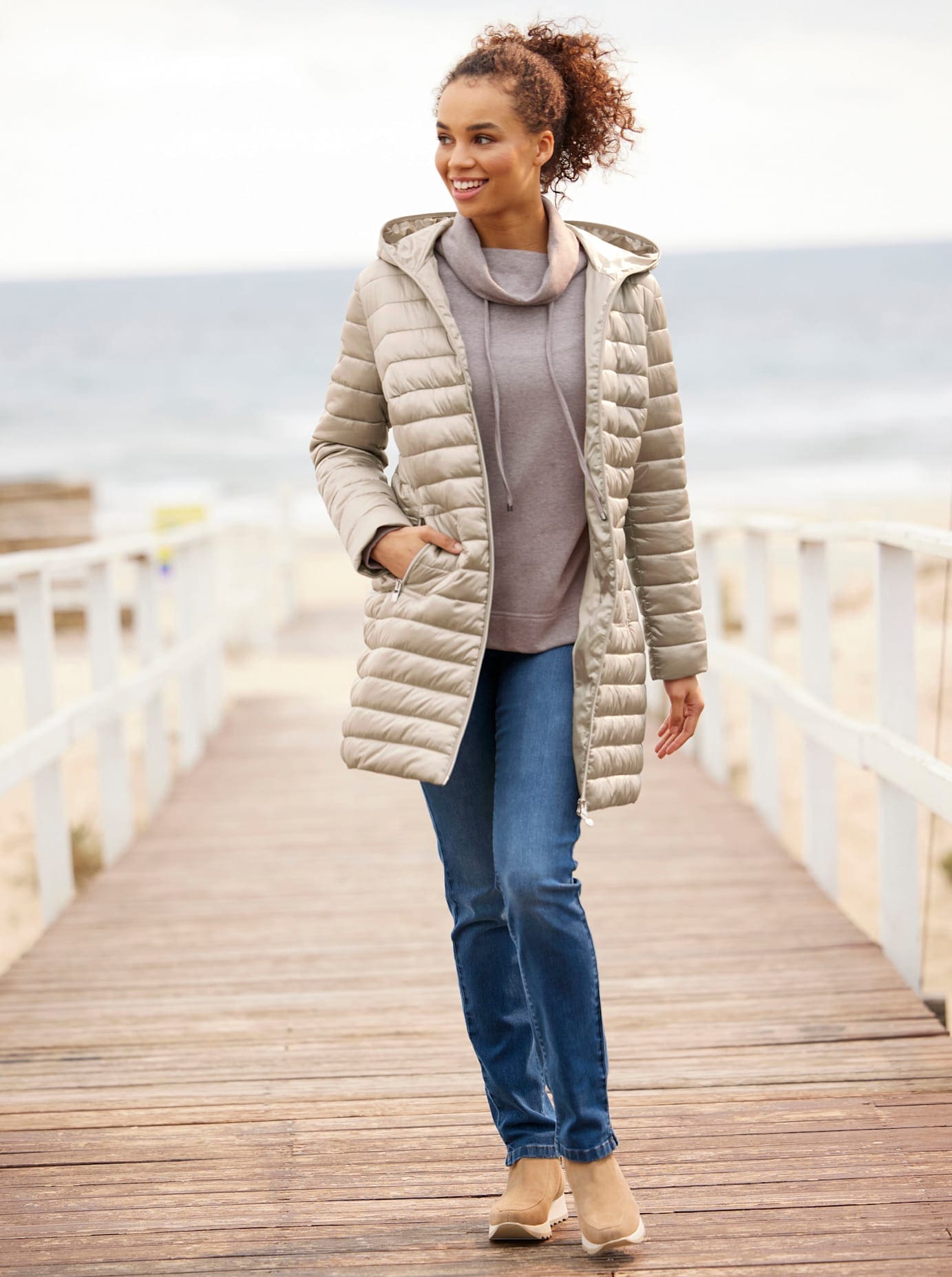 Heine Damen Steppjacke mit Kapuze in beige, Größe 40