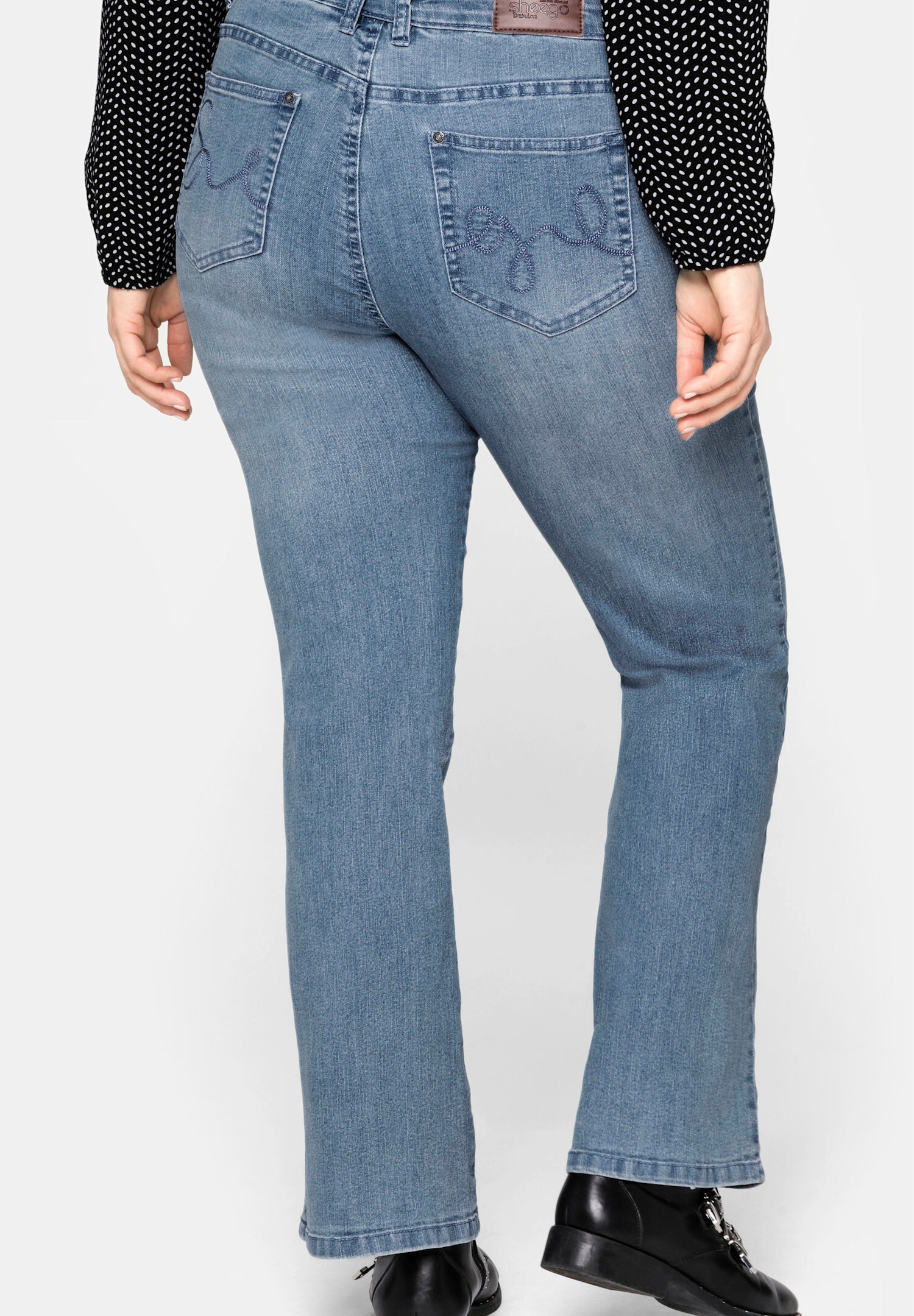 Sheego 5-Pocket-Jeans »Bootcut-Jeans Bootcut-Jeans mit Used-Effekten« in 5-Pocket-Form, mit Used-Effekten